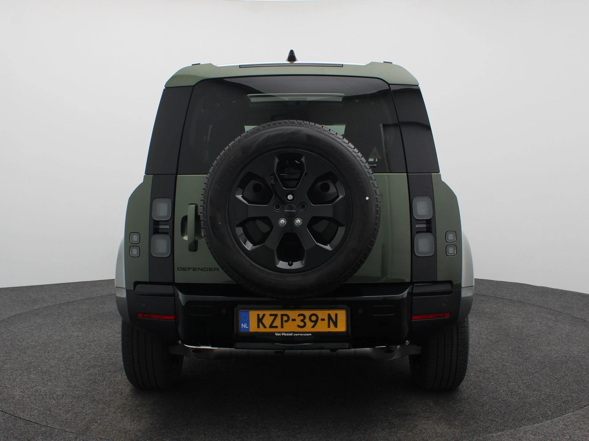 Land Rover-Defender-image-4