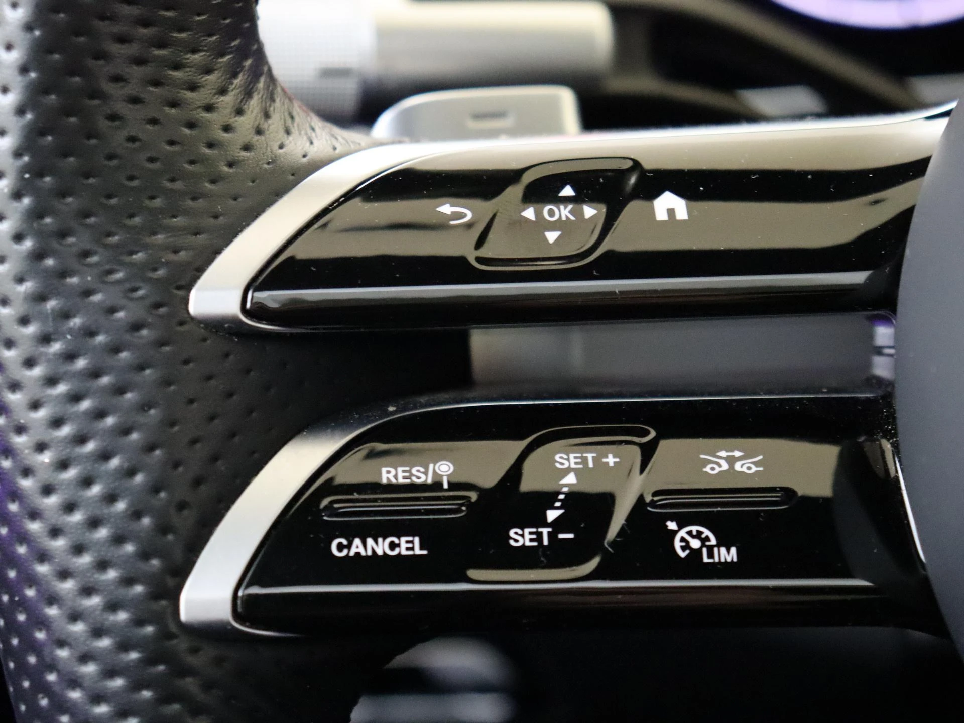 Mercedes-Benz-S-Klasse-image-11