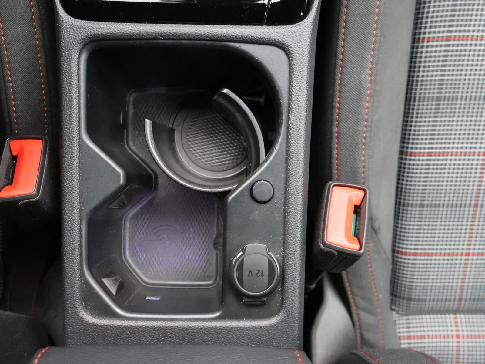 Volkswagen-Golf-image-27
