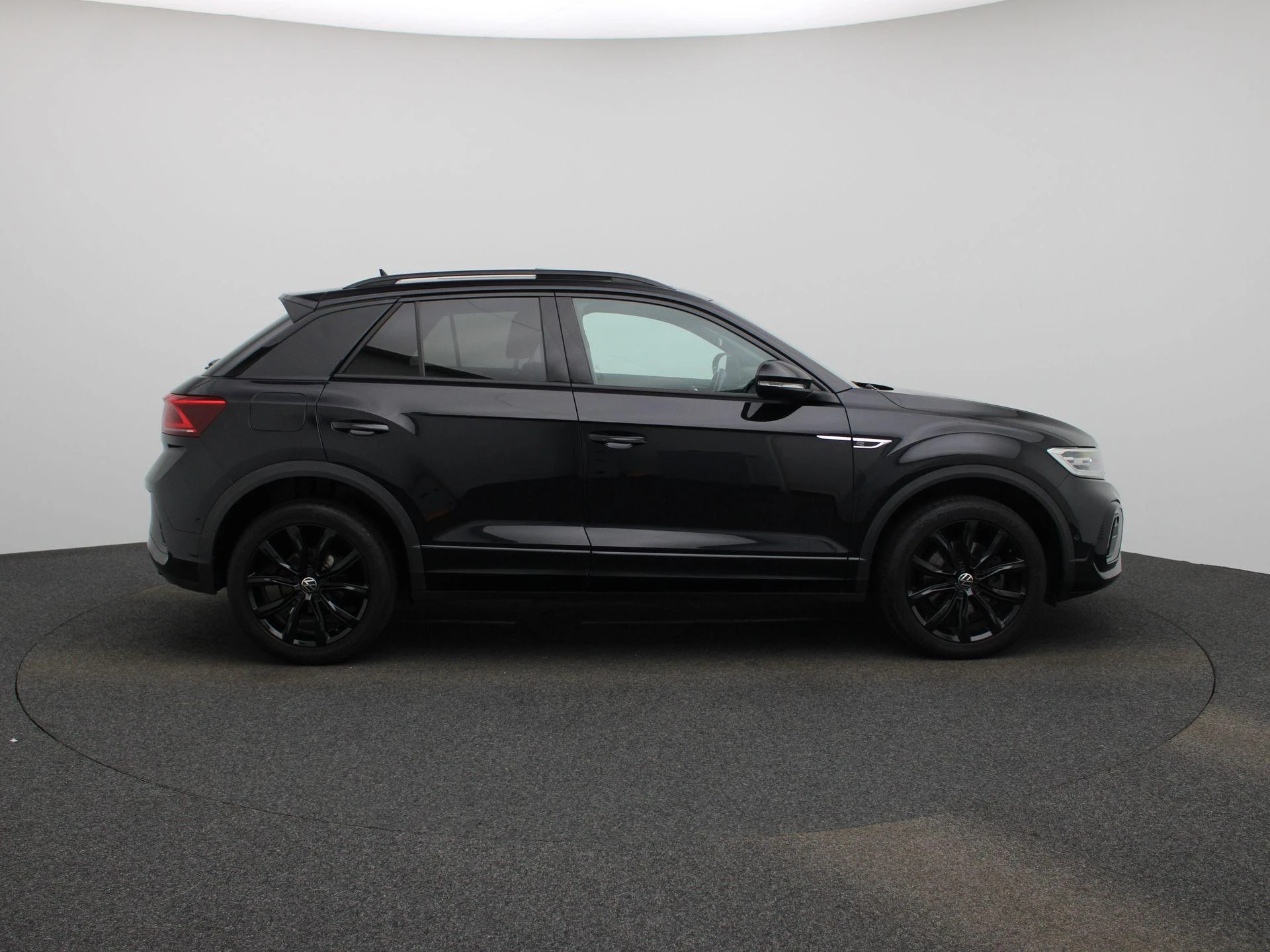 Volkswagen-T-Roc-image-5