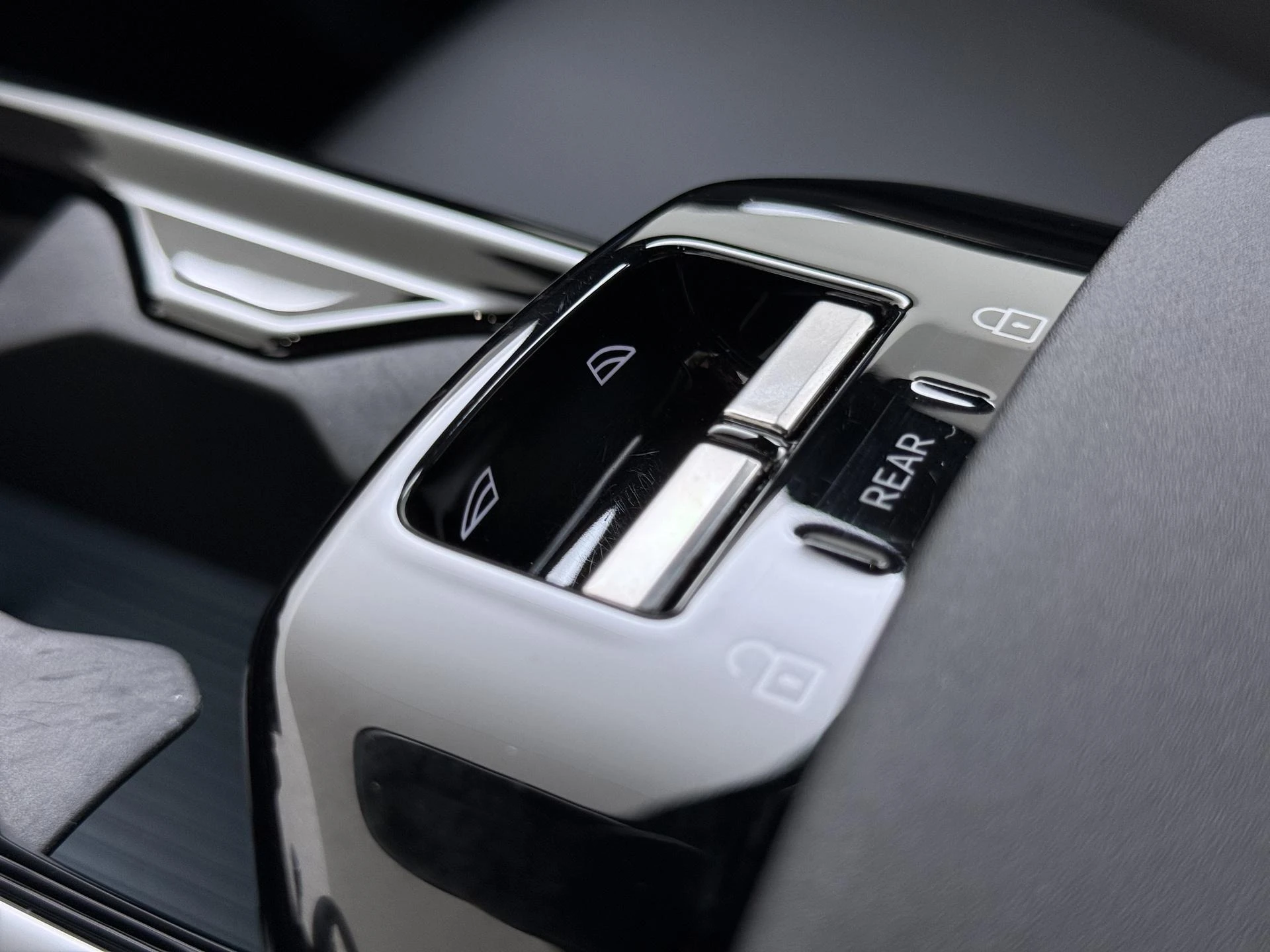 Volvo-EX30-image-32