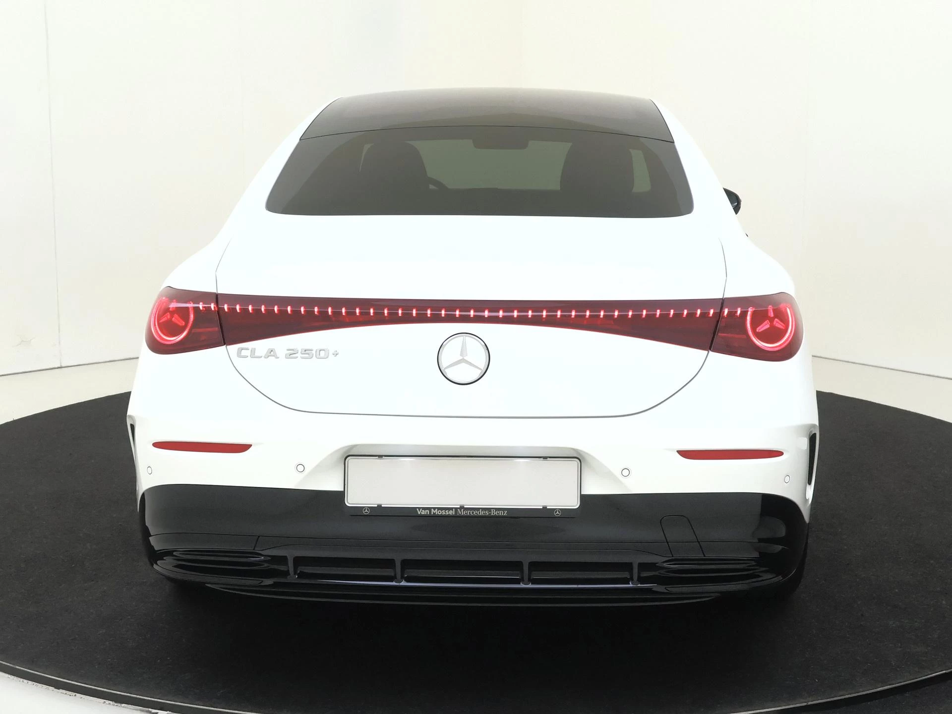 Mercedes-Benz-CLA-image-7