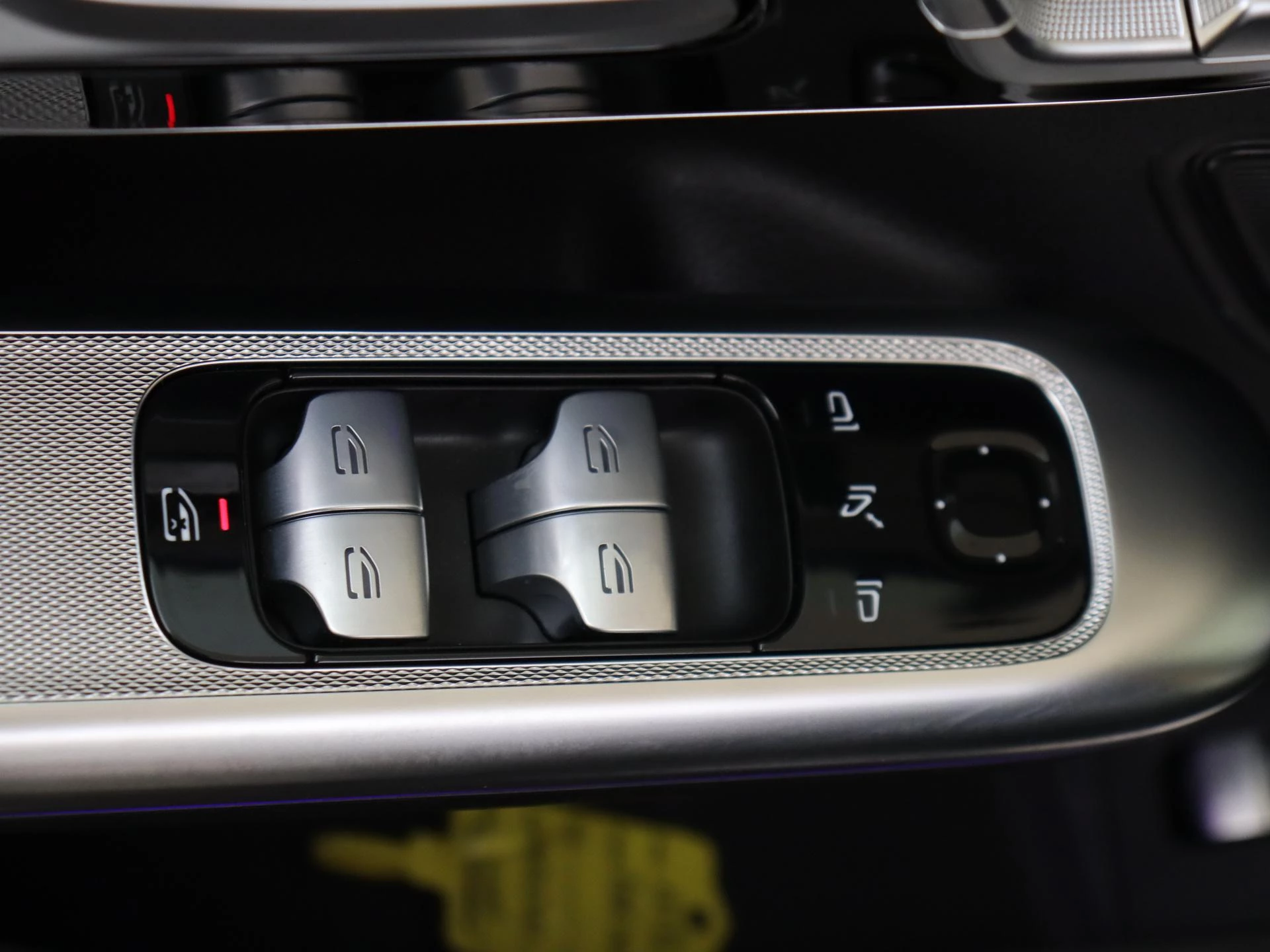 Mercedes-Benz-EQE-image-24