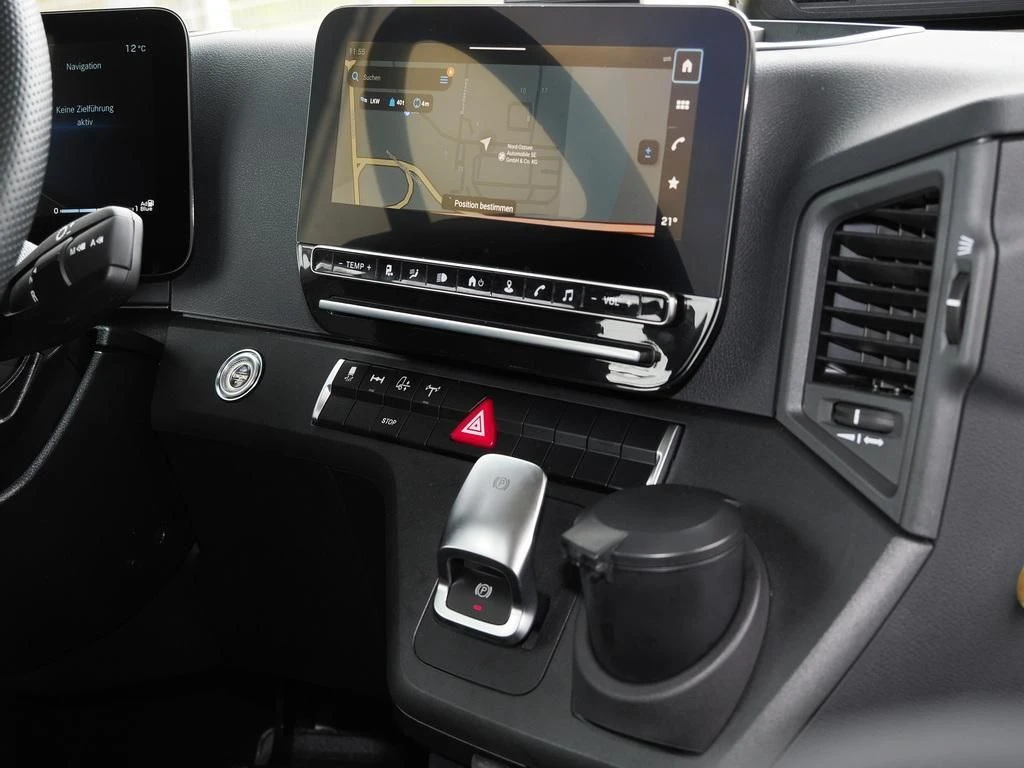 Mercedes-Benz--image-9