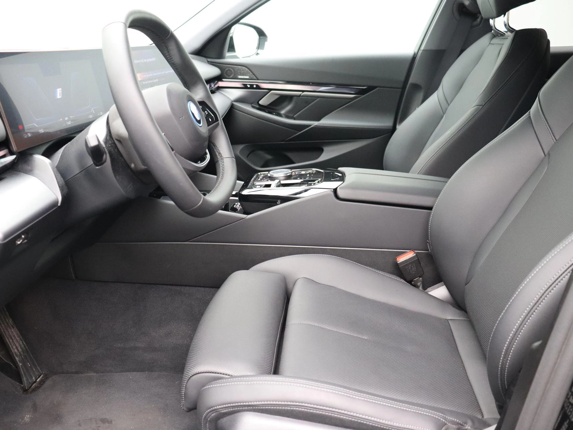 BMW-i5-image-13