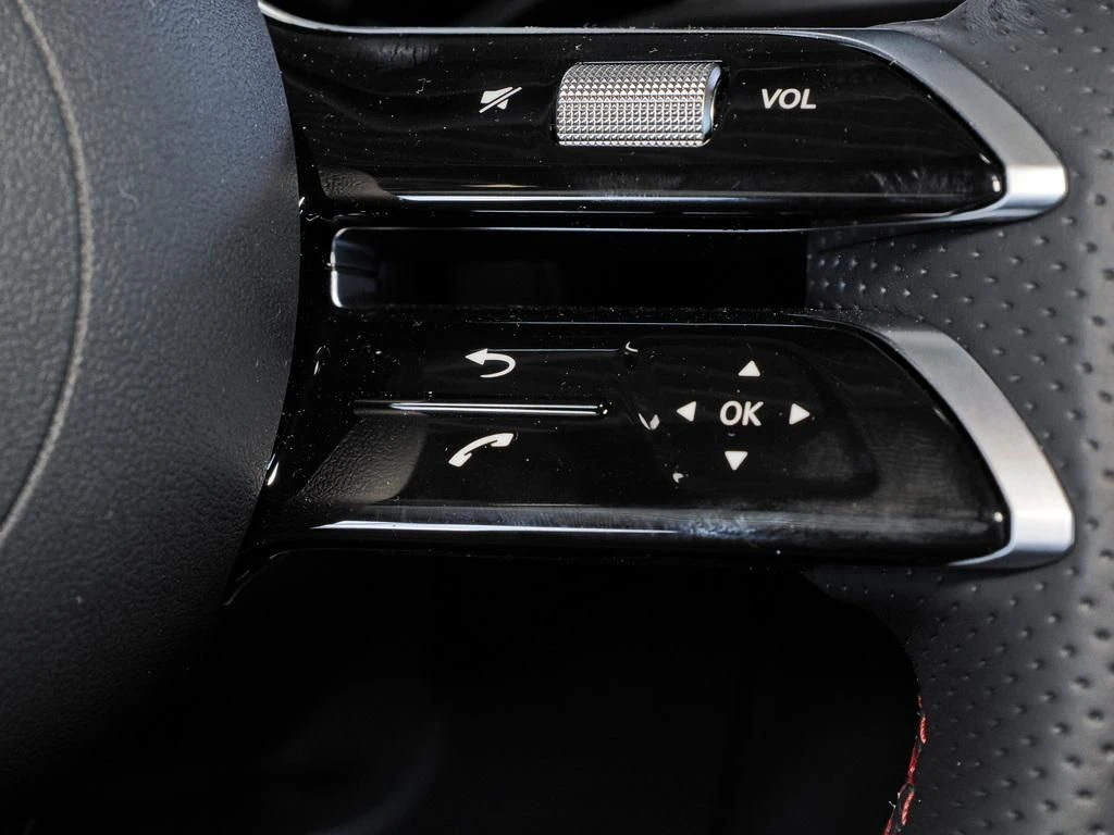 Mercedes-Benz-CLA 200-image-11