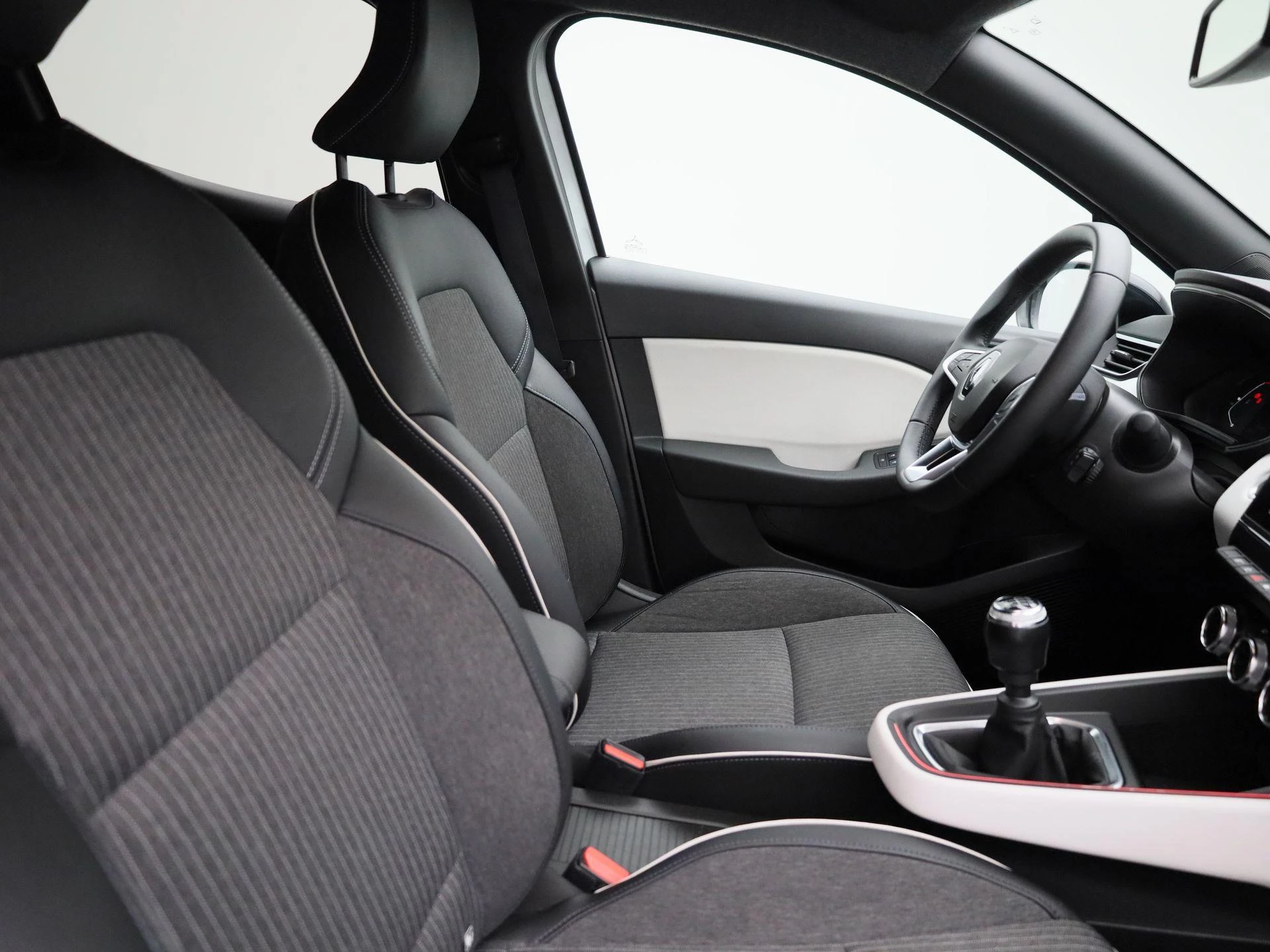 Renault-Clio-image-28