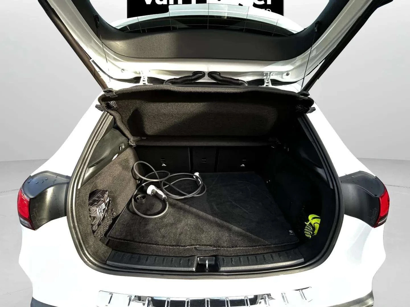 Mercedes-Benz-EQA-image-21