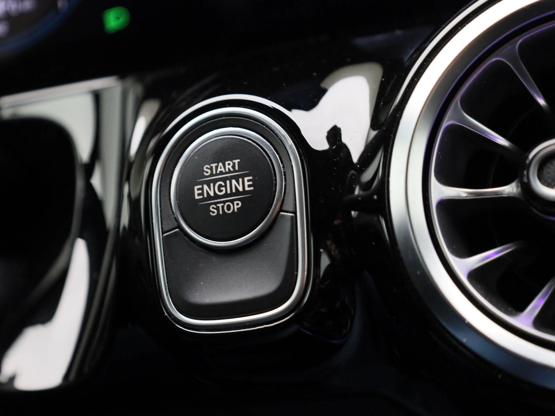 Mercedes-Benz-GLA-image-22