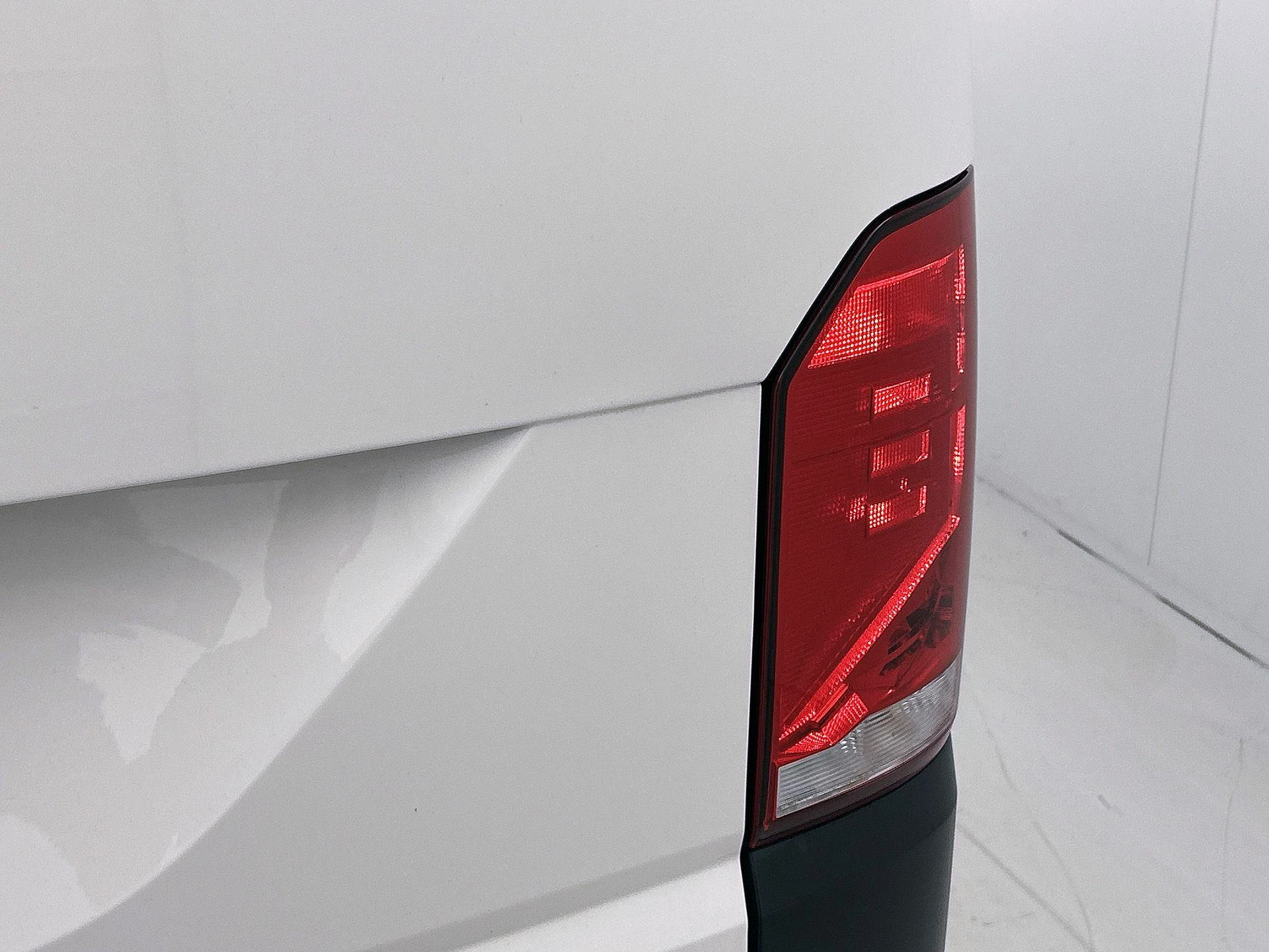 Volkswagen-Transporter-image-23