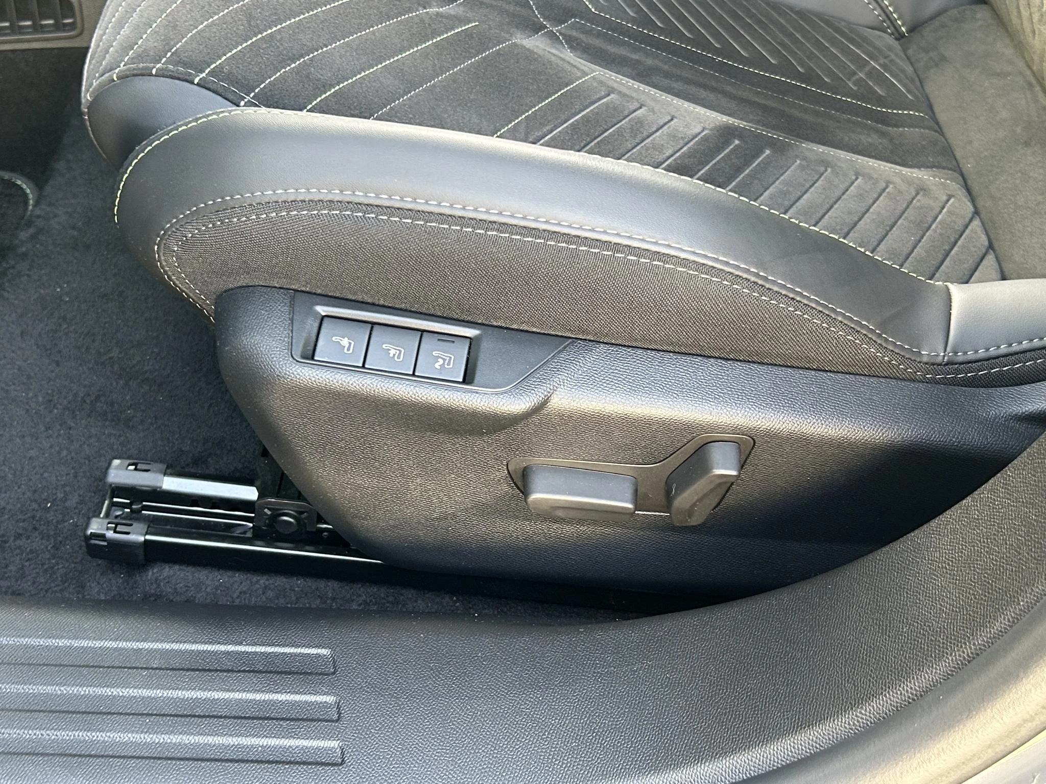 Peugeot-e-2008-image-20