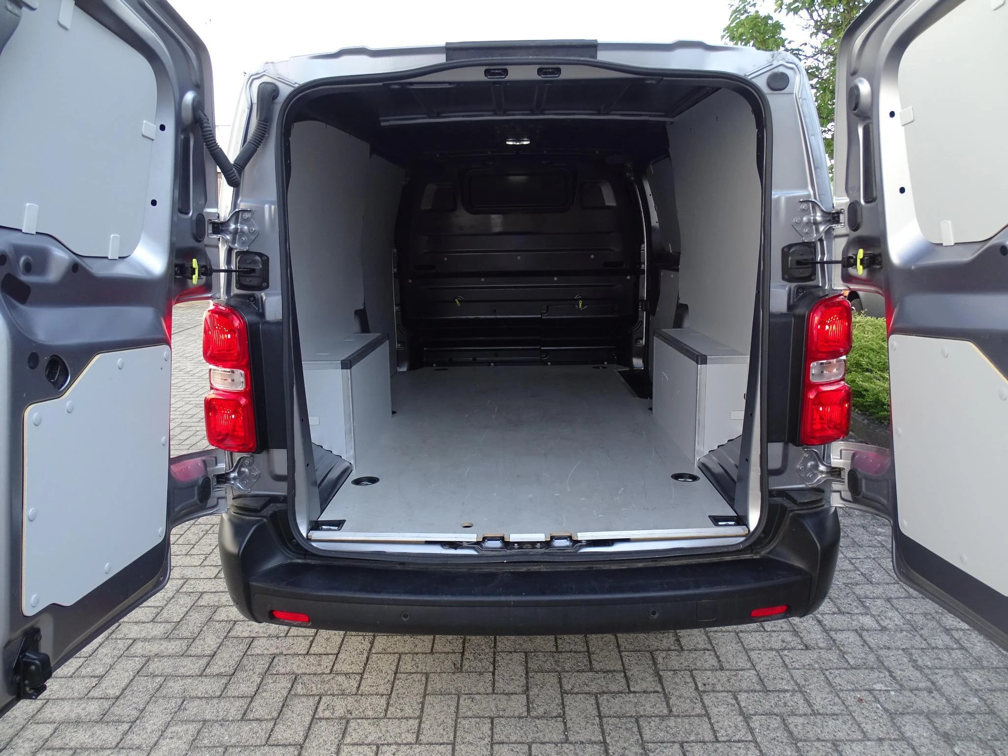 Opel-Vivaro-image-14