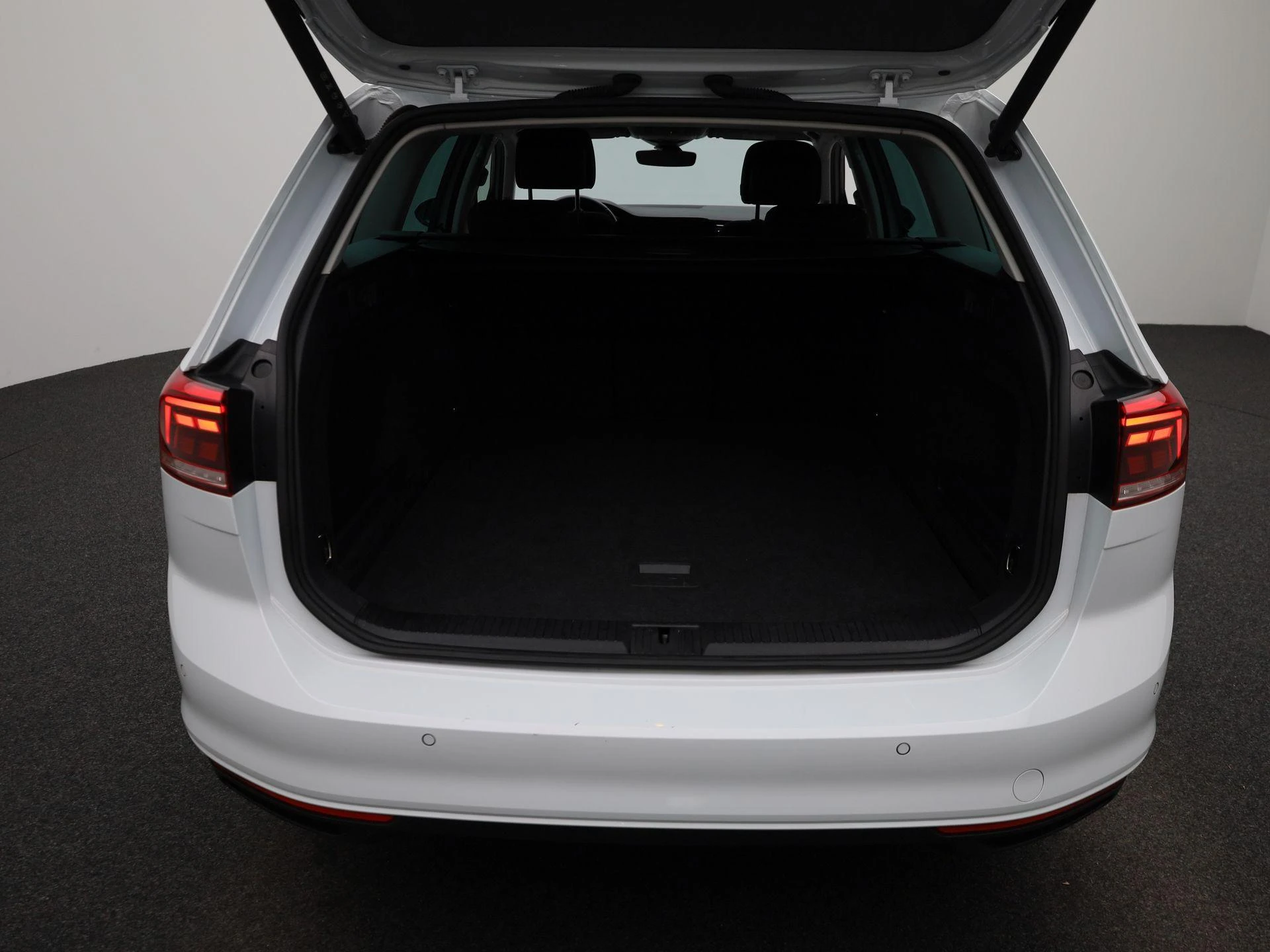 Volkswagen-Passat-image-13