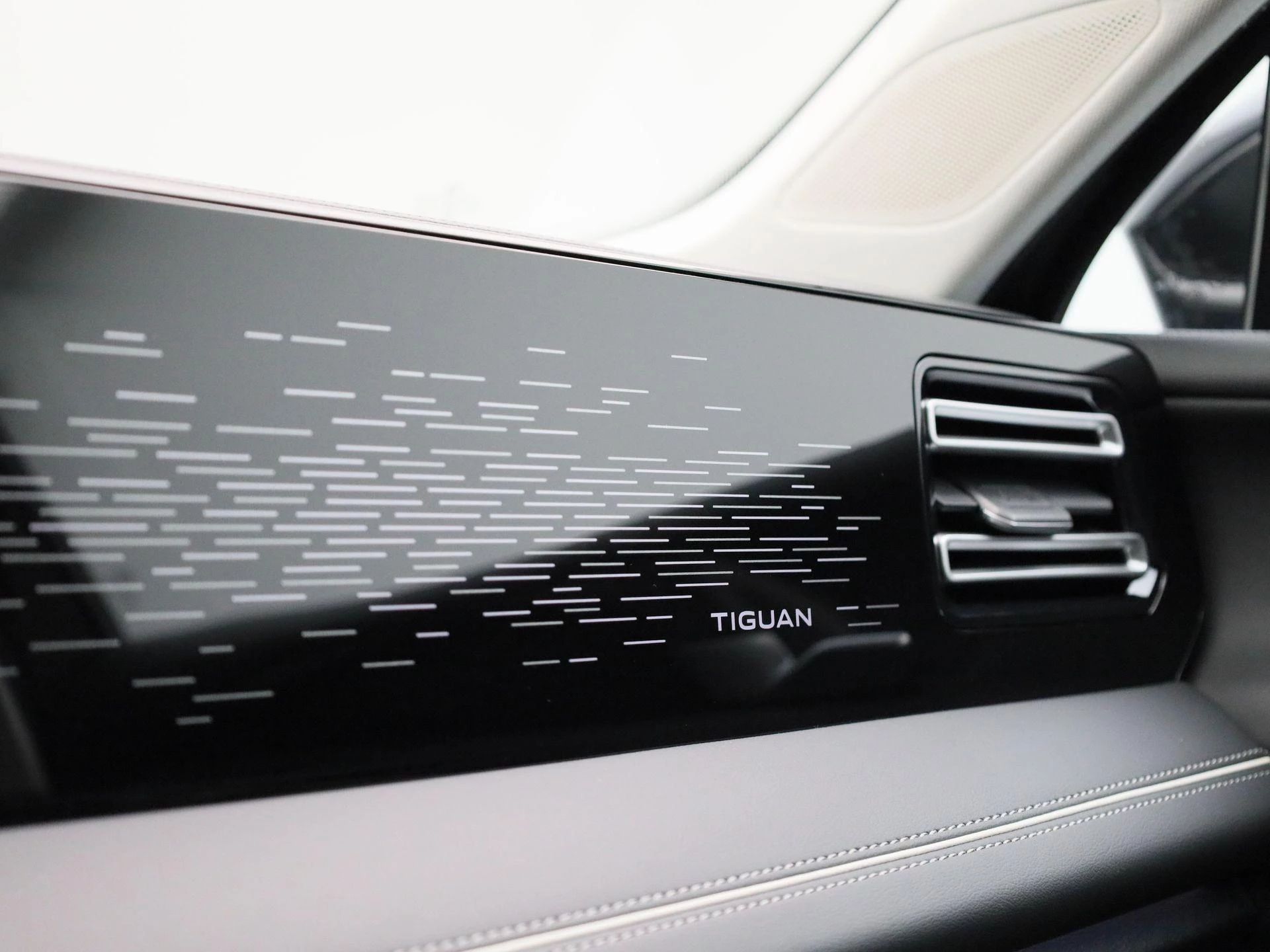 Volkswagen-Tiguan-image-28