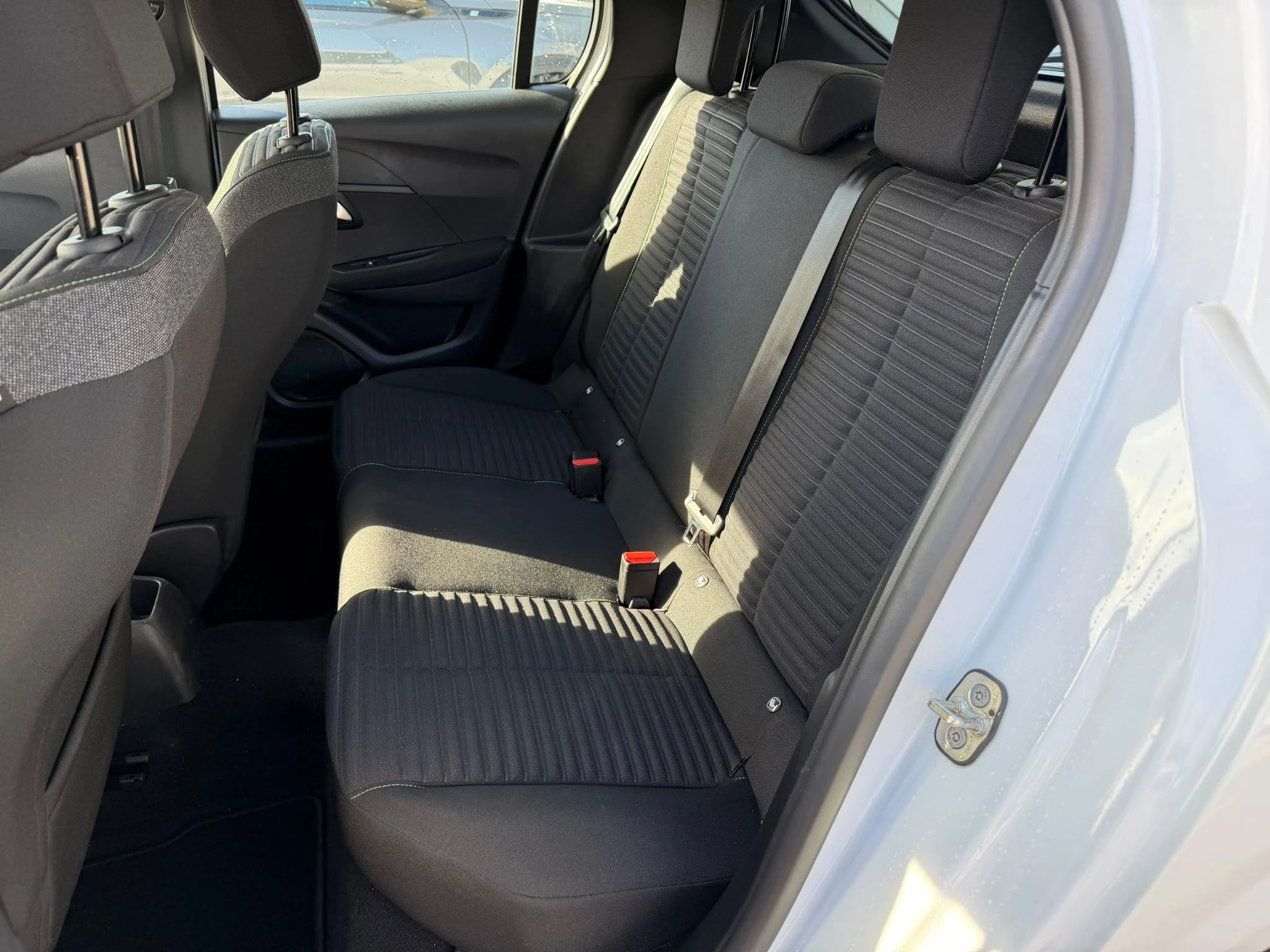 Peugeot-208-image-18