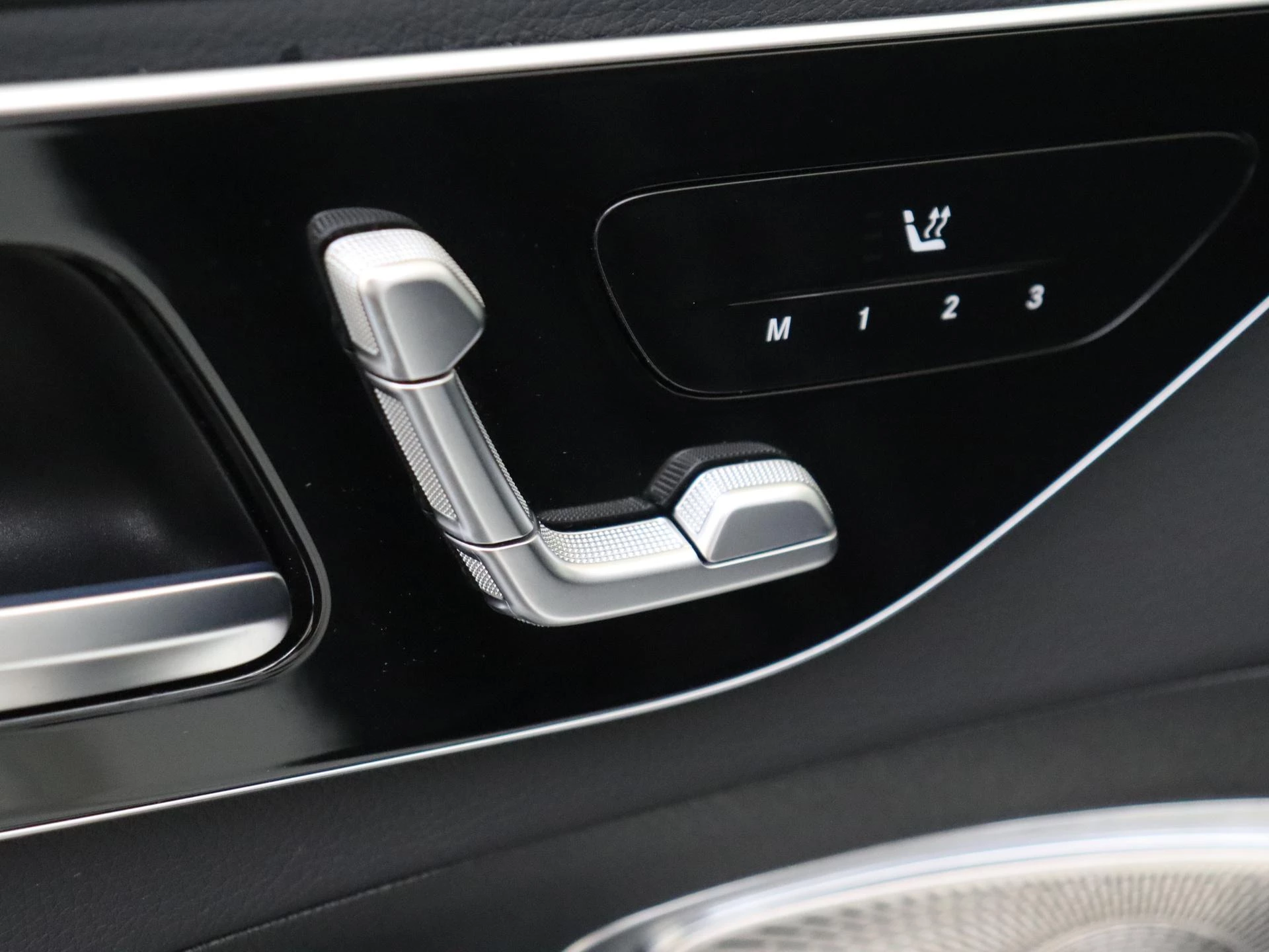 Mercedes-Benz-C-Klasse-image-24