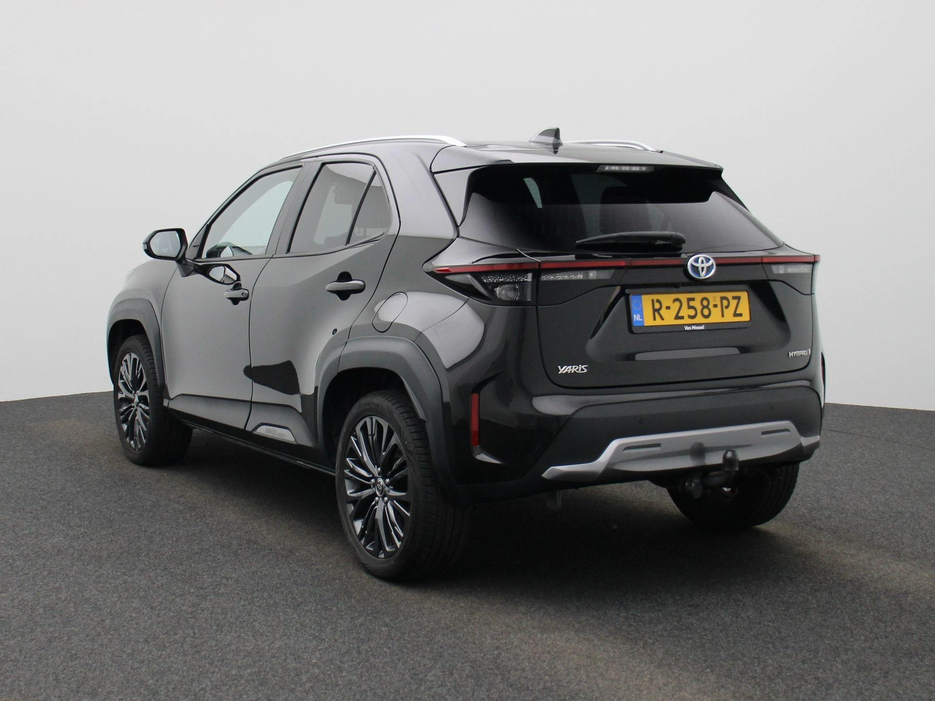 Toyota-Yaris Cross-image-1