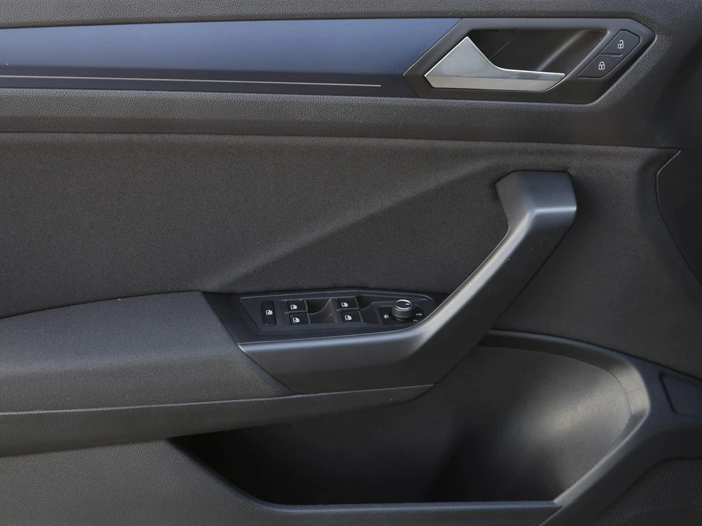 Volkswagen-T-Roc-image-14