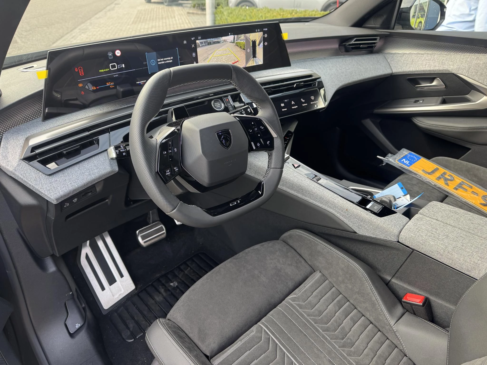 Peugeot-e-5008-image-18