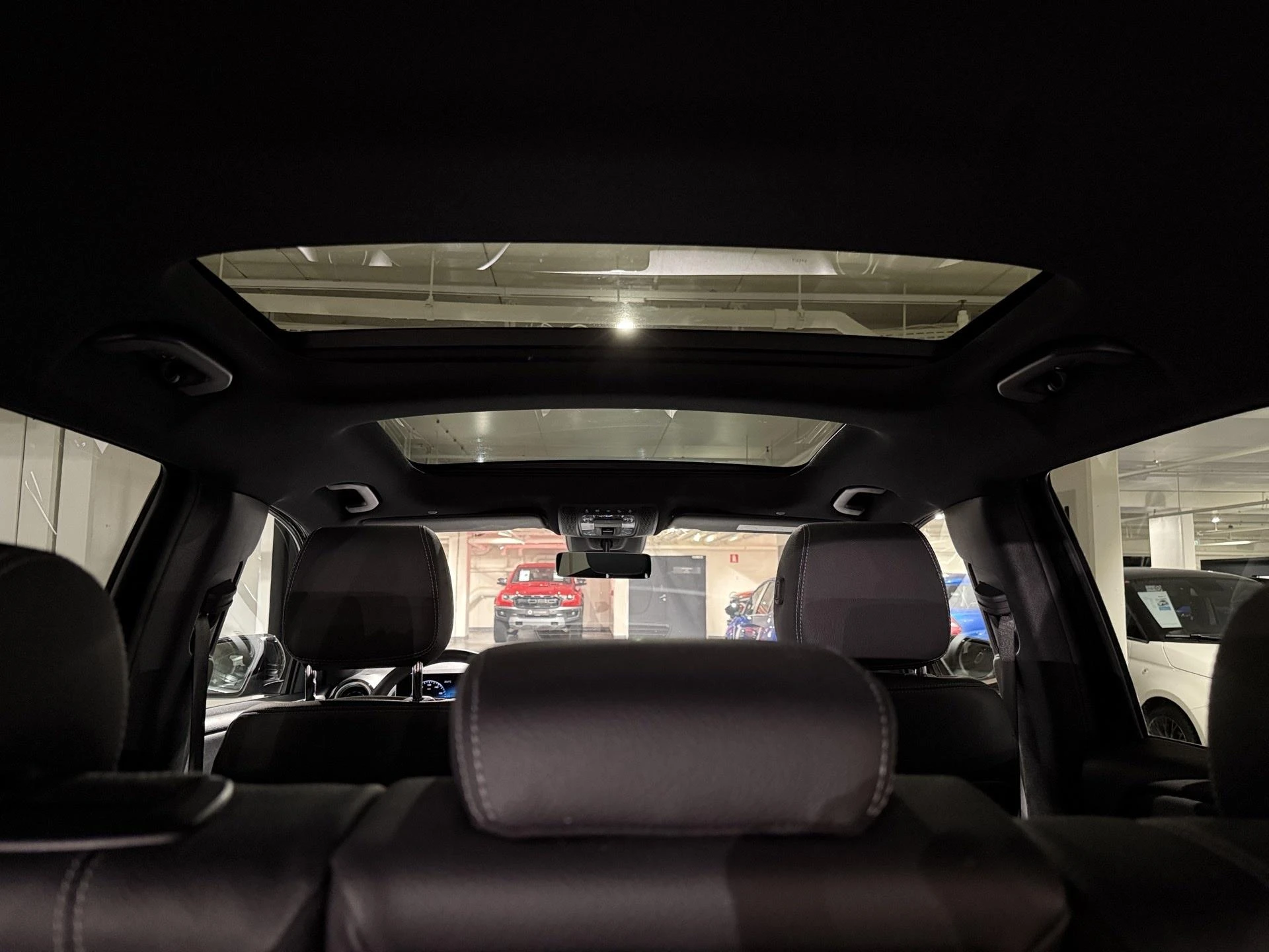 Mercedes-Benz-GLB-image-11