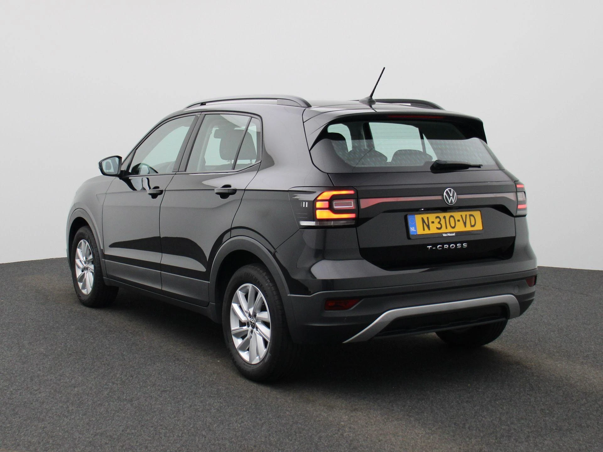 Volkswagen-T-Cross-image-1