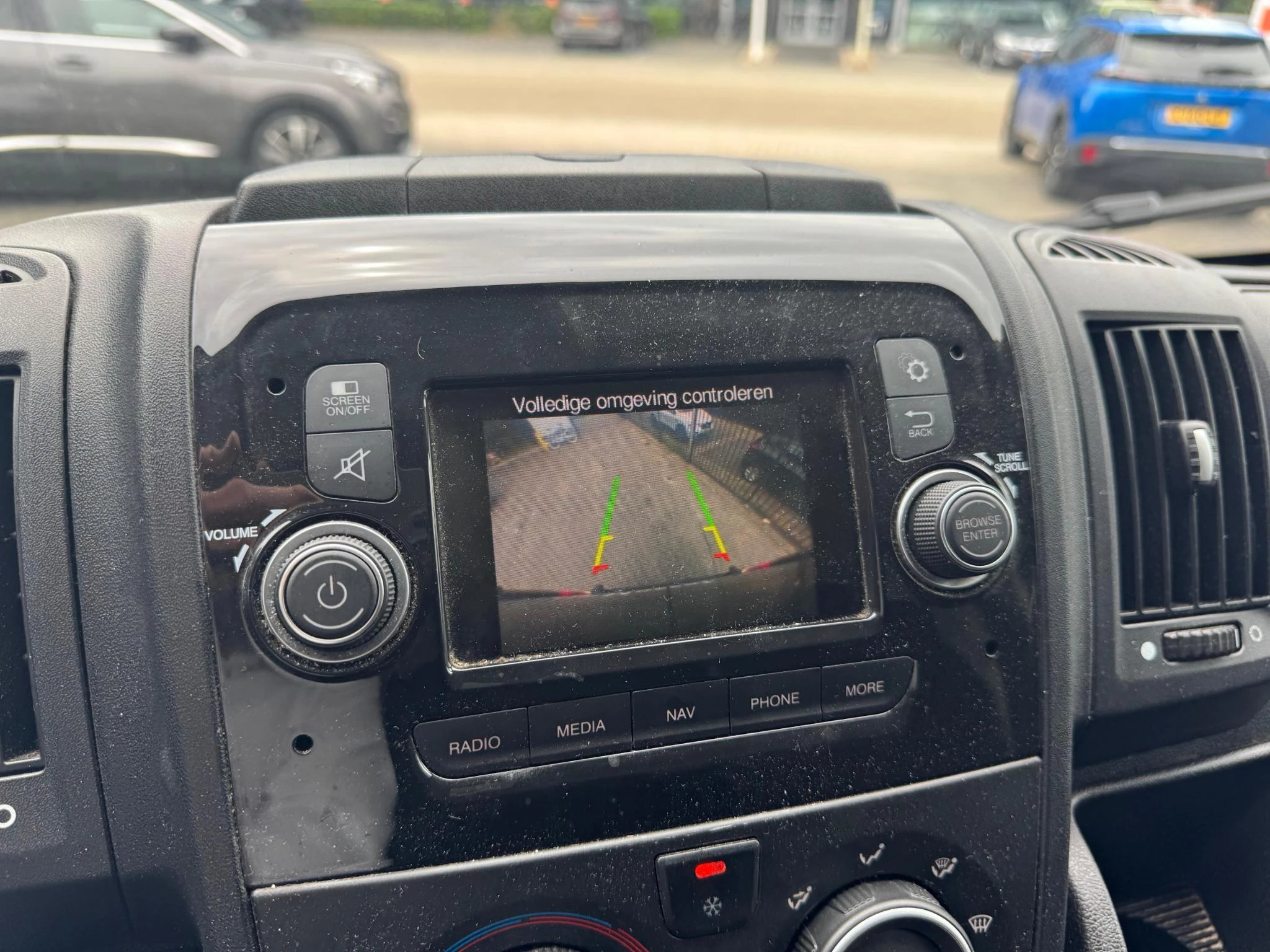 Peugeot Boxer 330 2.2 BlueHDi 120 L2H2 Asphalt