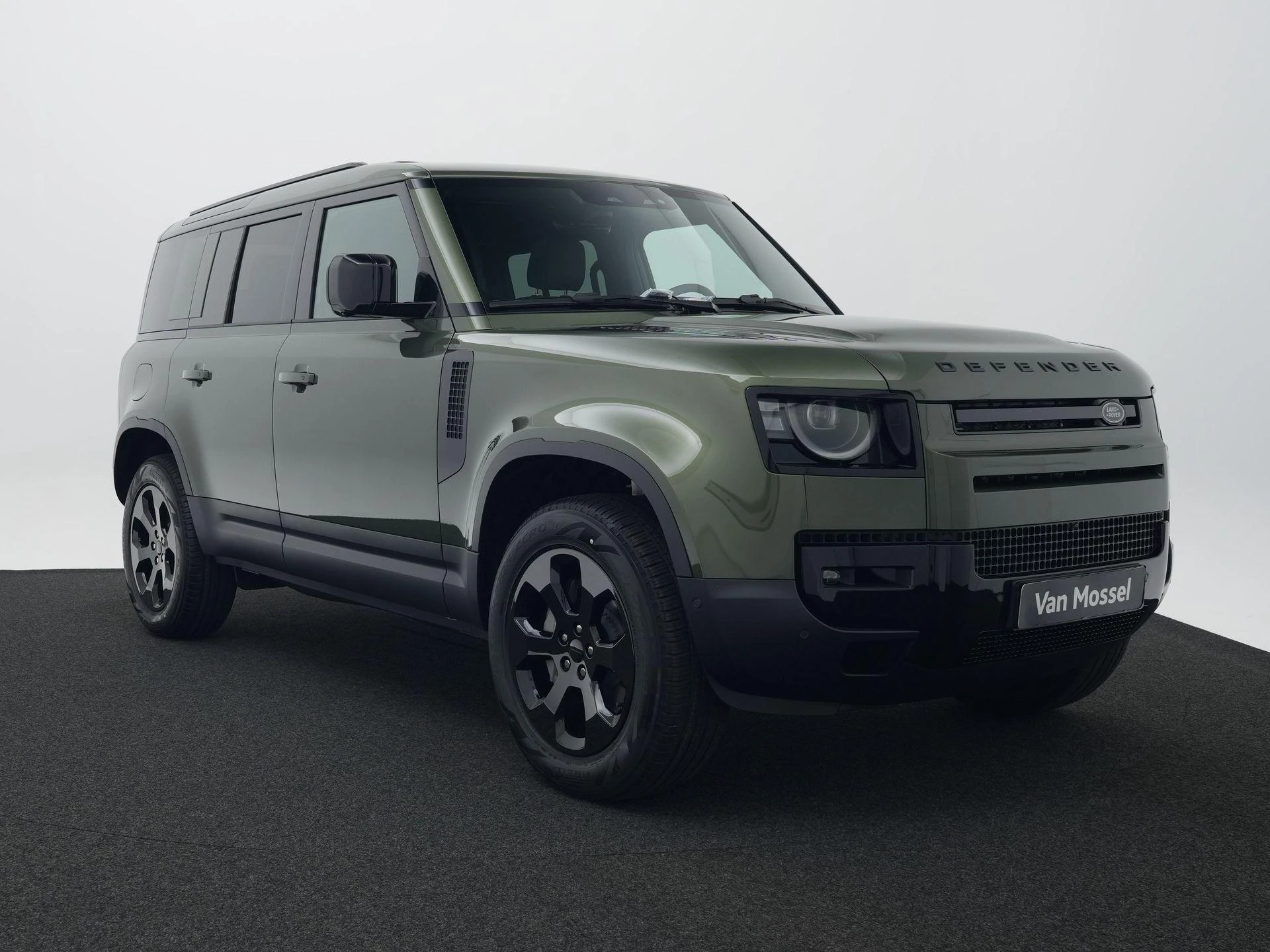 Land Rover-Defender-image-12
