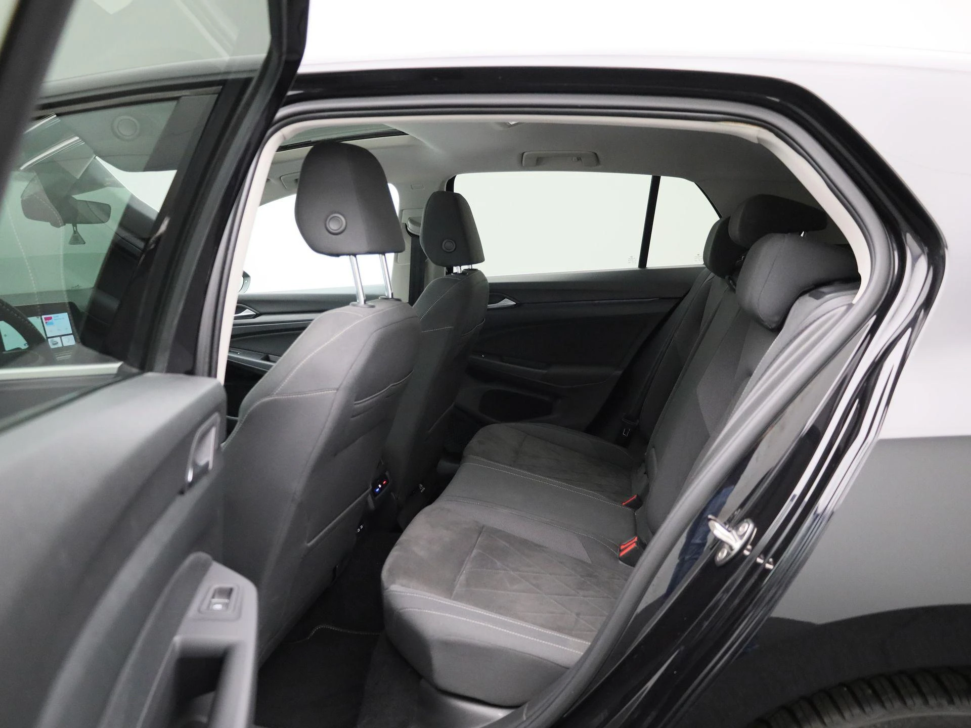 Volkswagen-Golf-image-9