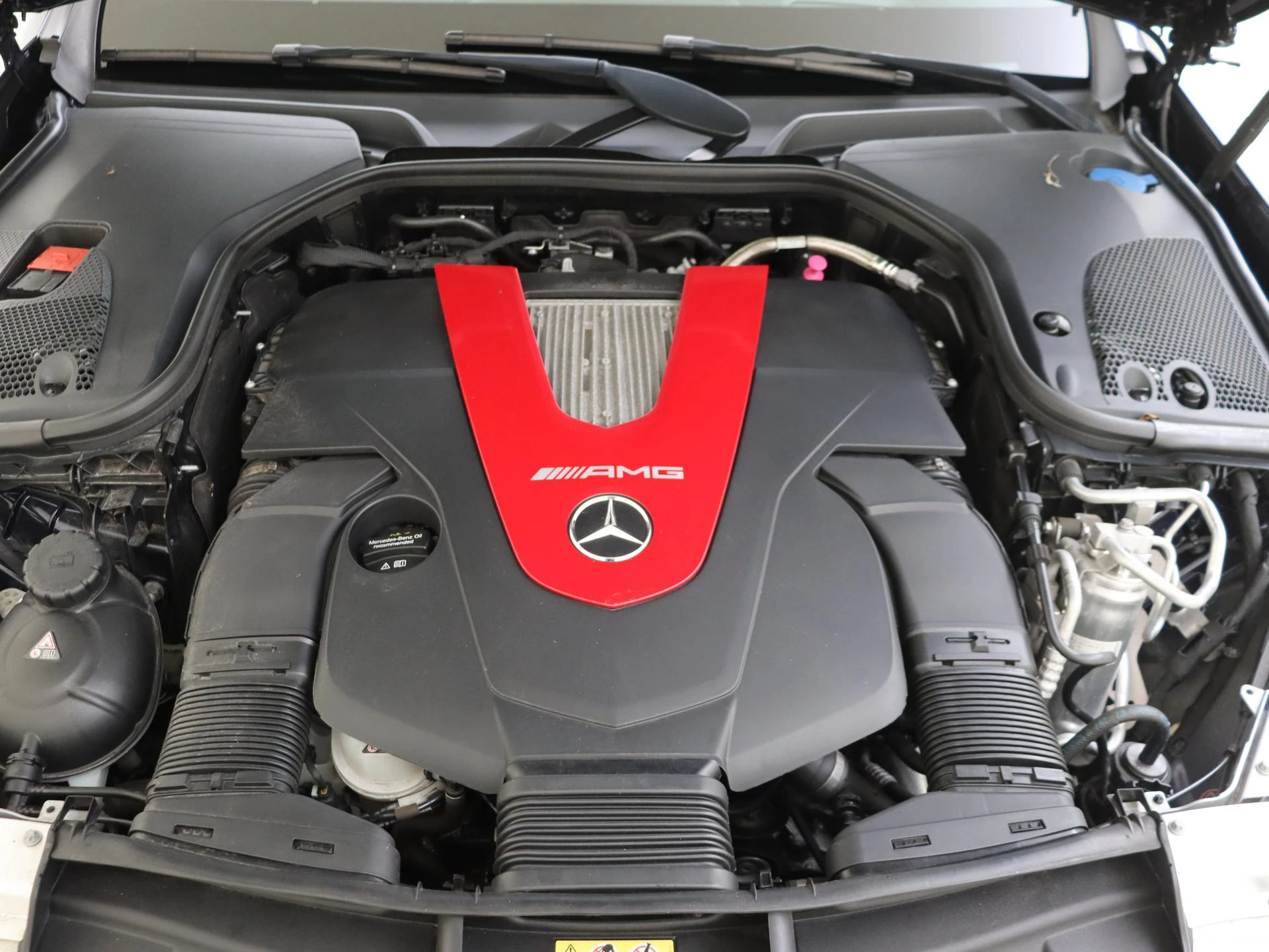 Mercedes-Benz-E-Klasse-image-6