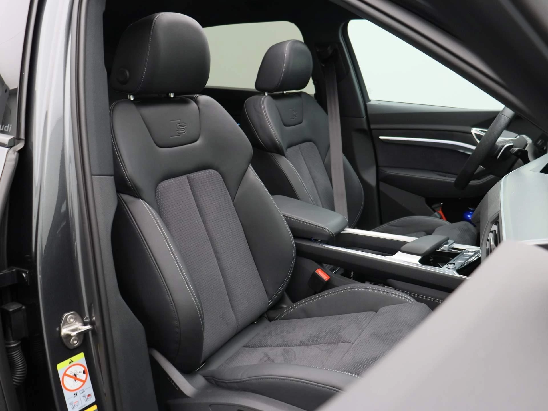 Audi-Q8 e-tron-image-27