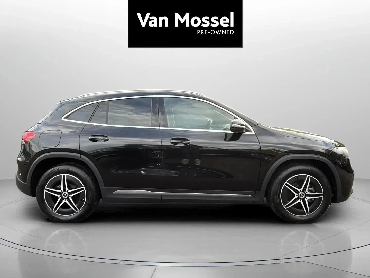 Mercedes-Benz-EQA-image-3