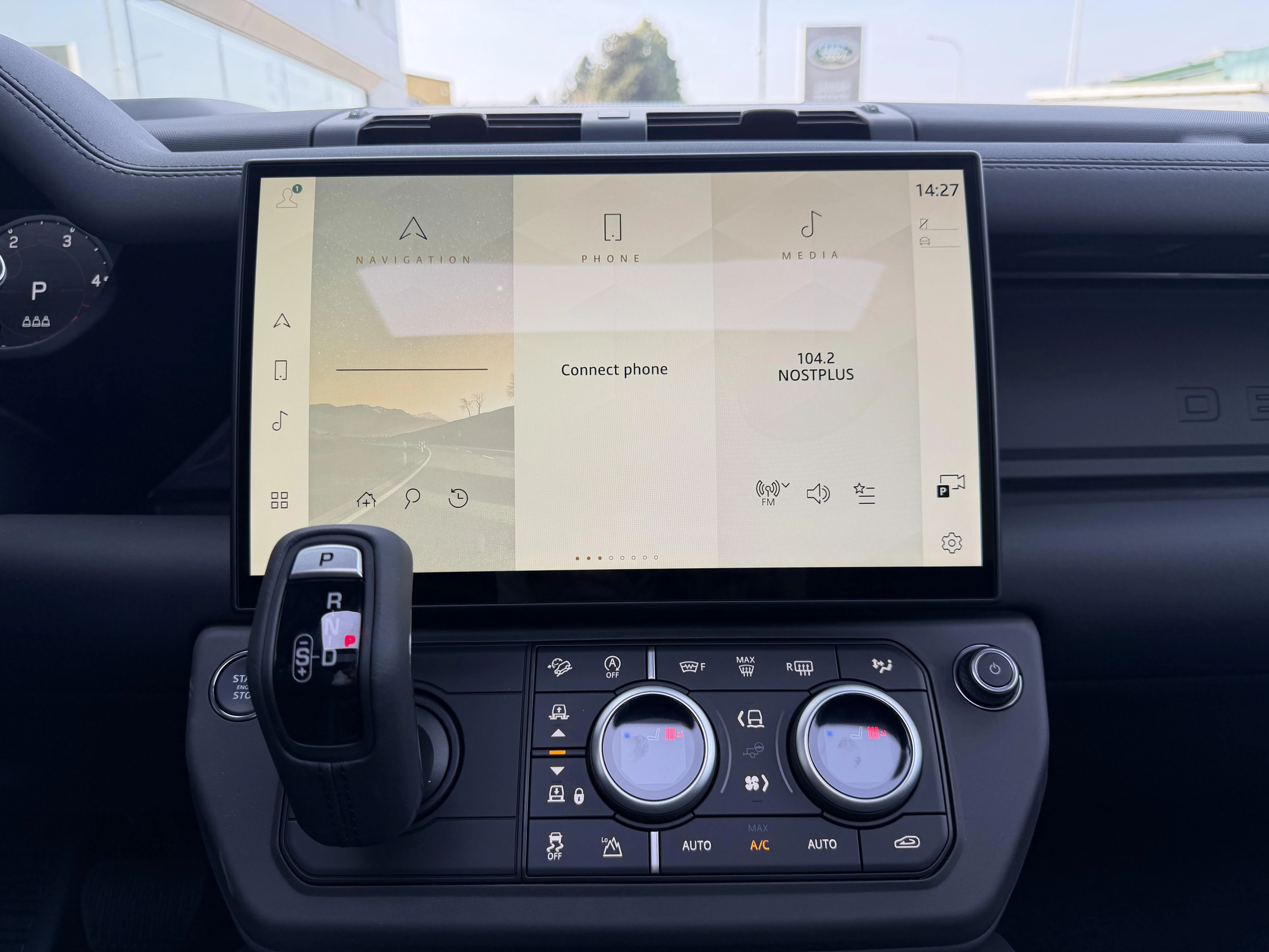 Land Rover Defender 110 D250 X-Dynamic SE AWD Auto. 26MY