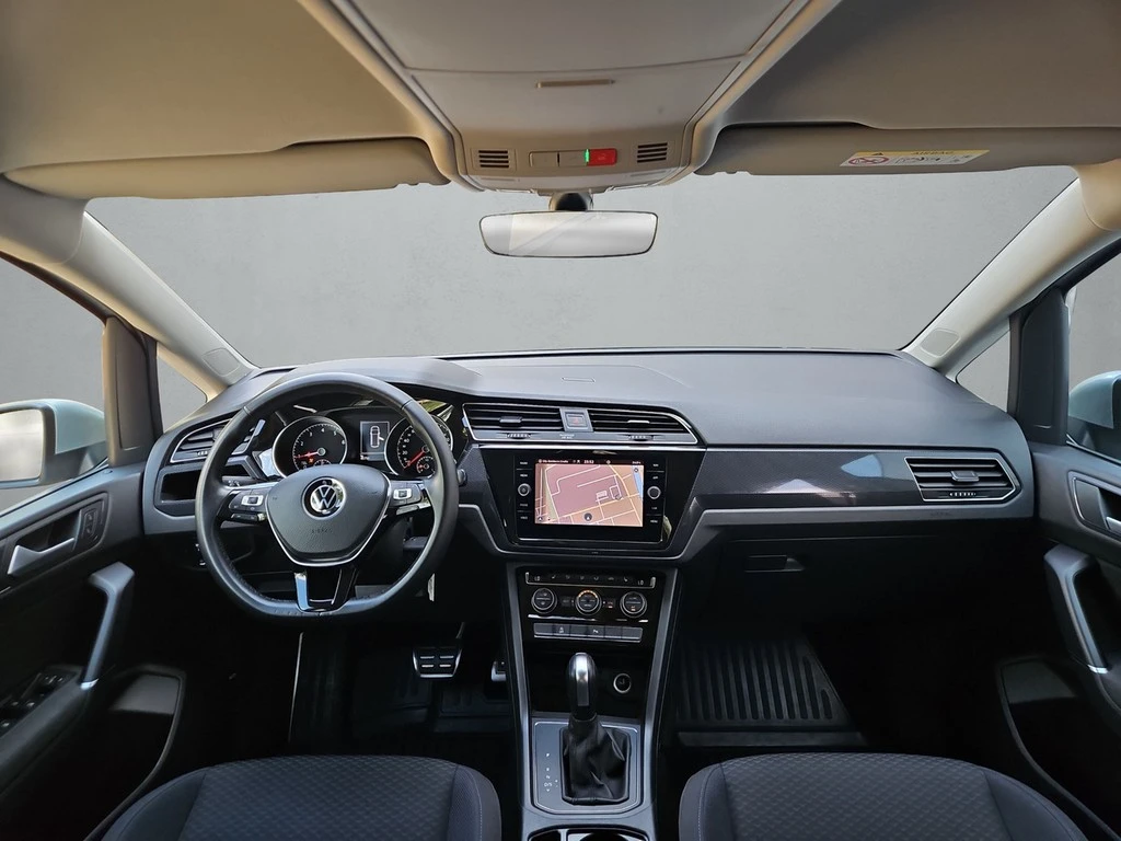 Volkswagen-Touran-image-7
