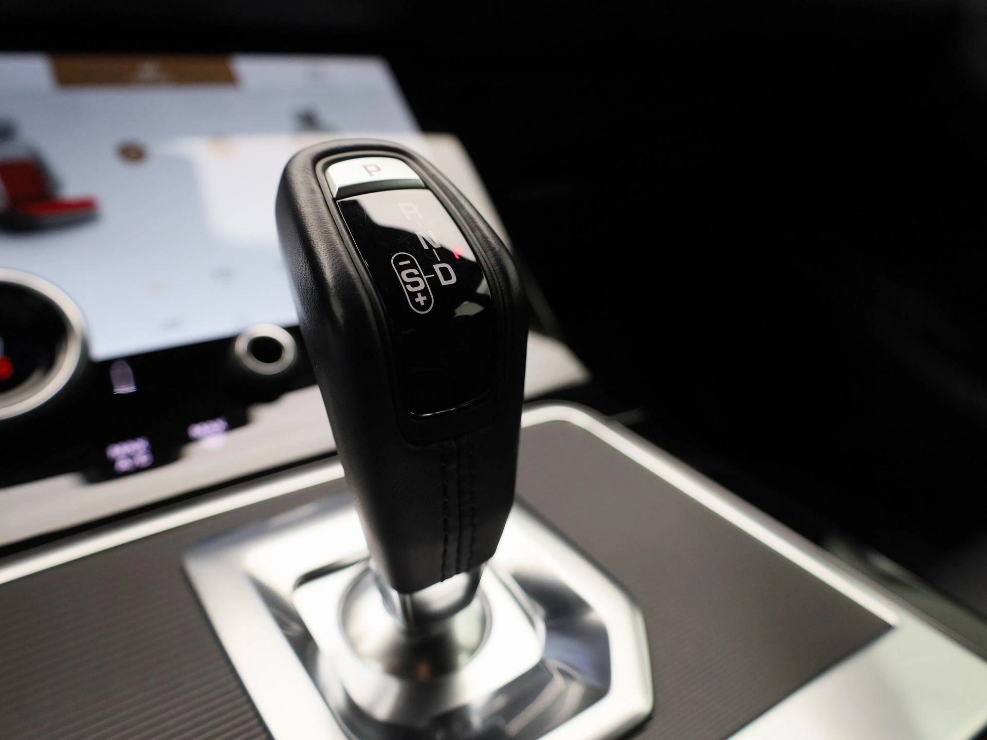 Land Rover-Range Rover Evoque-image-24