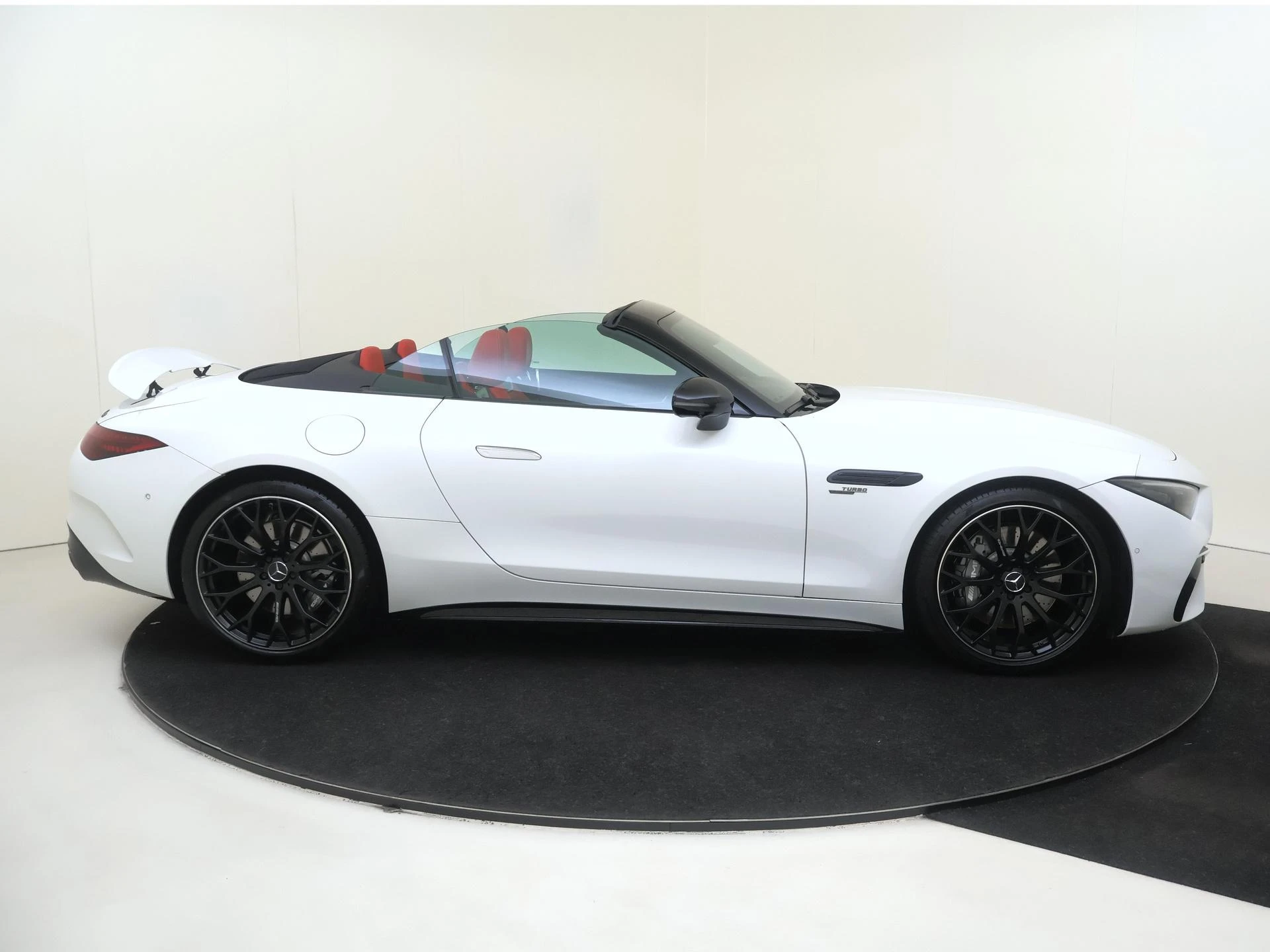 Mercedes-Benz-SL-image-8