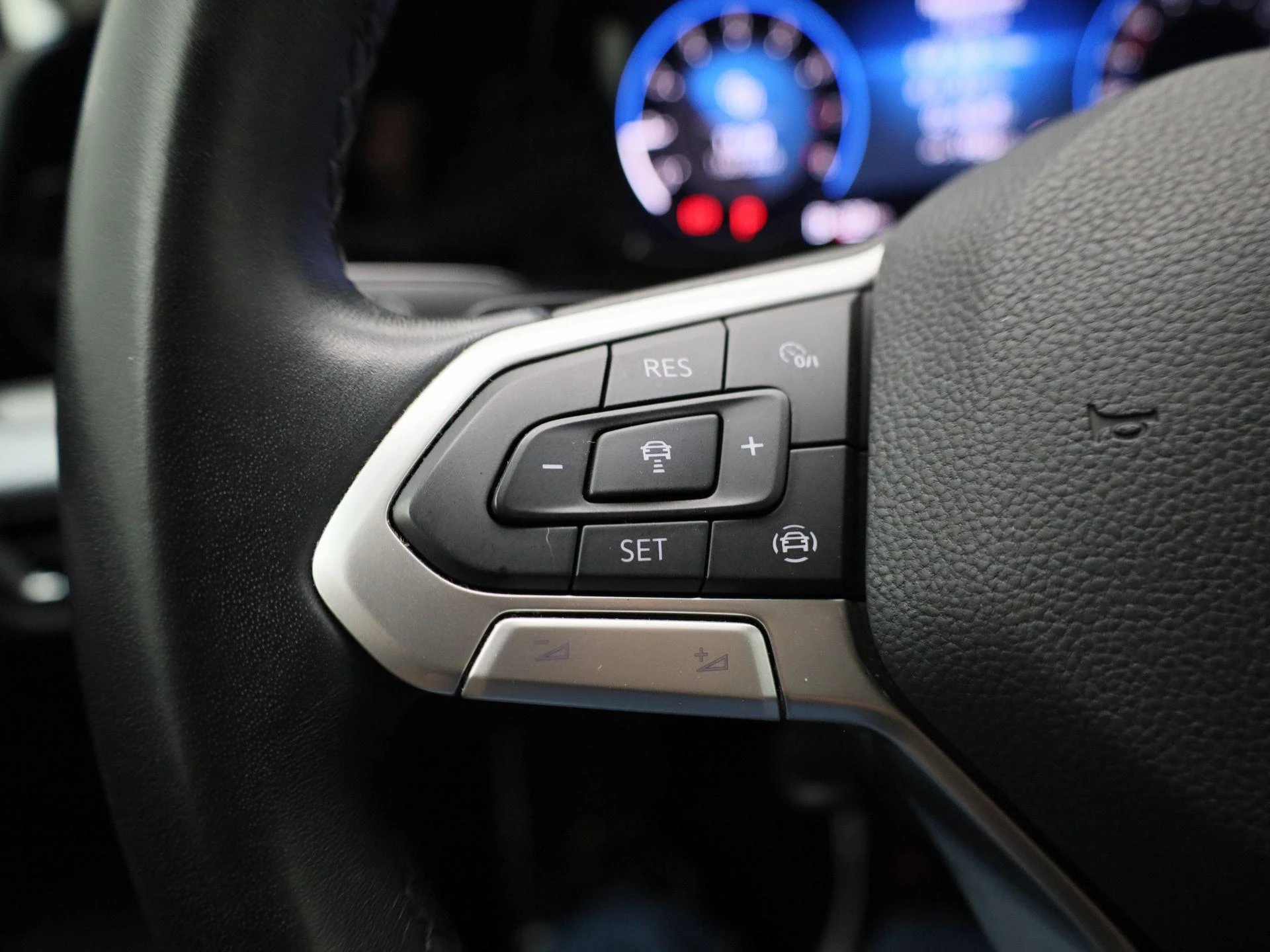 Volkswagen Golf 1.0 eTSI Life