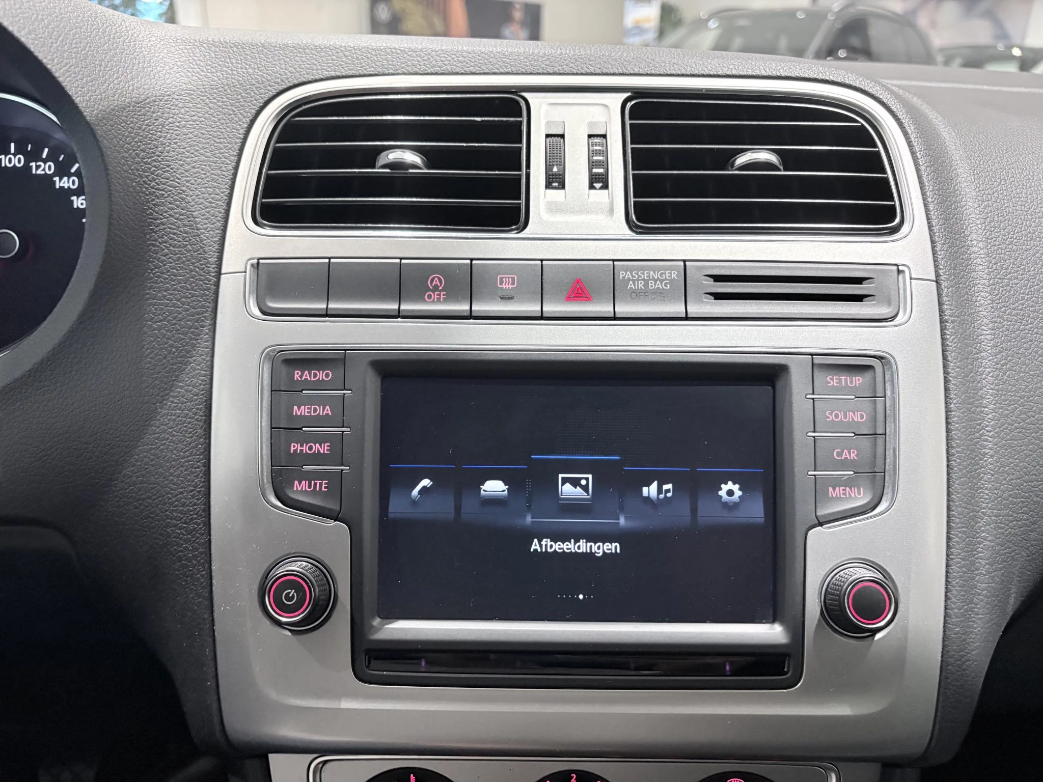 Volkswagen-Polo-image-22