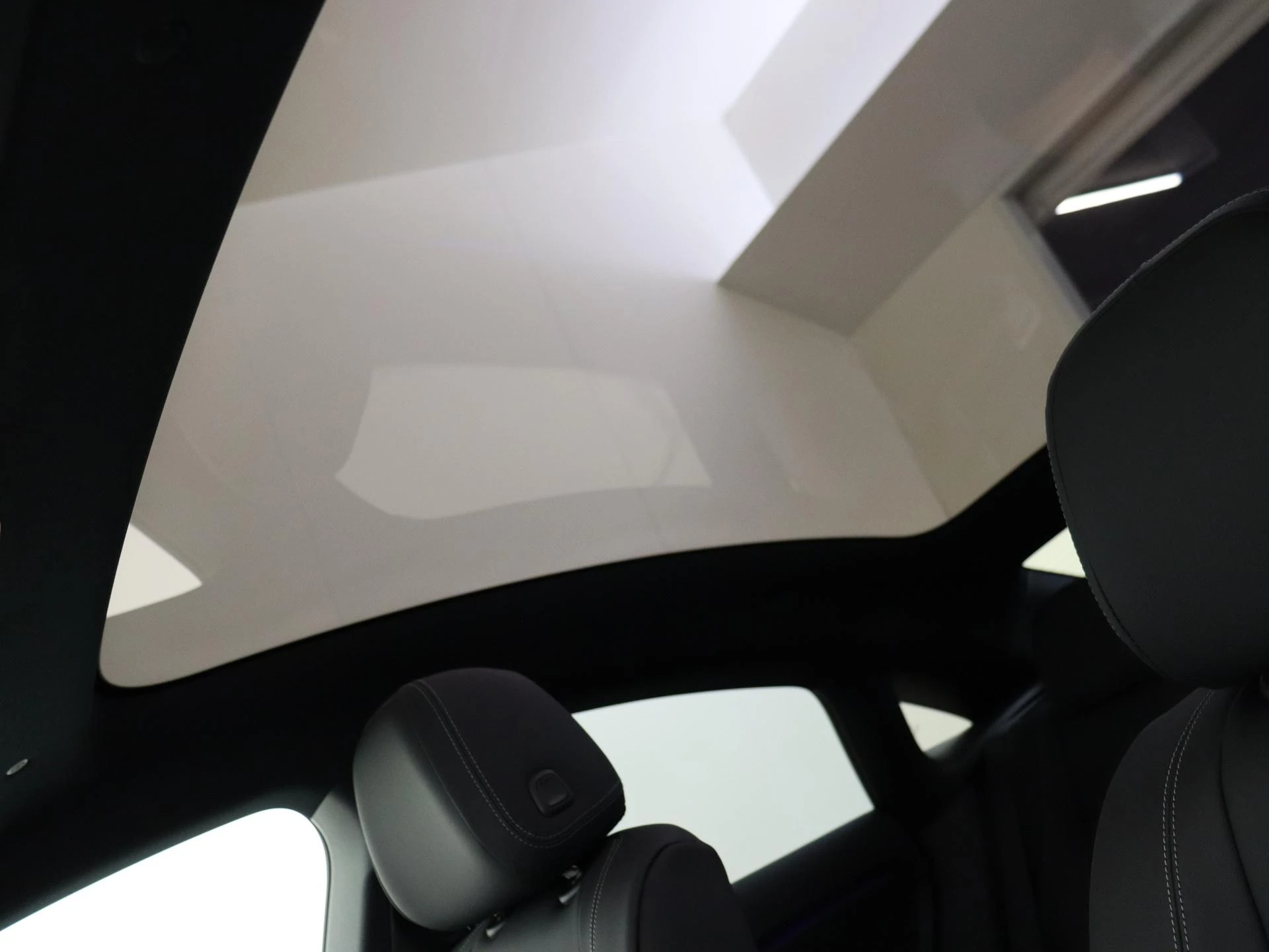 Mercedes-Benz-CLA-image-25