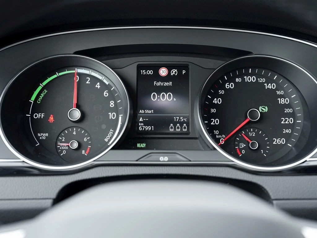 Volkswagen Passat Variant GTE 1.4 TSI Hybrid *LED*Kamera*Travel-Assist*Navi*Panorama*PDC*230Volt*uvm..