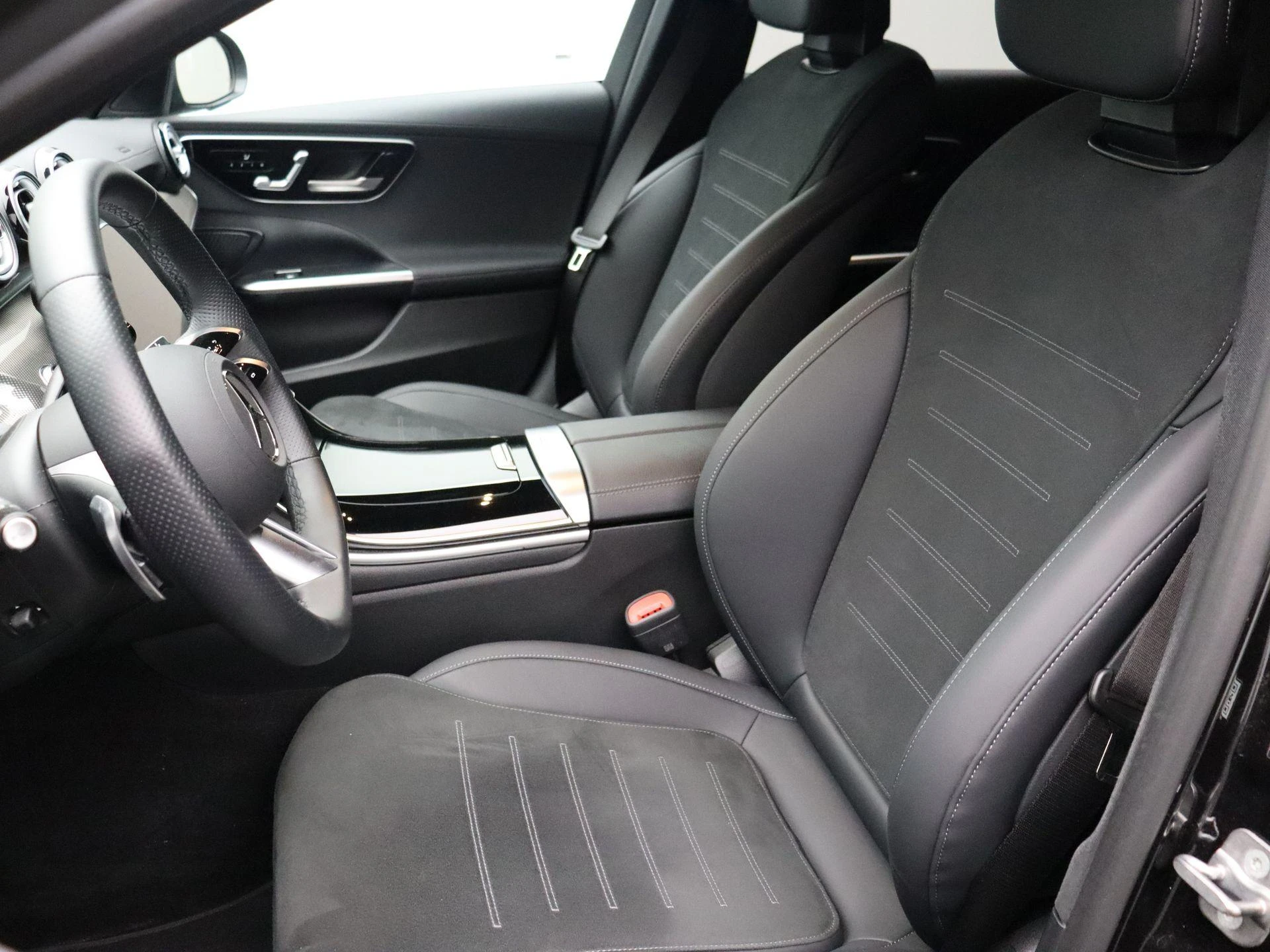 Mercedes-Benz-C-Klasse-image-12