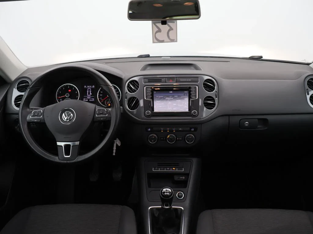 Volkswagen-Tiguan-image-12
