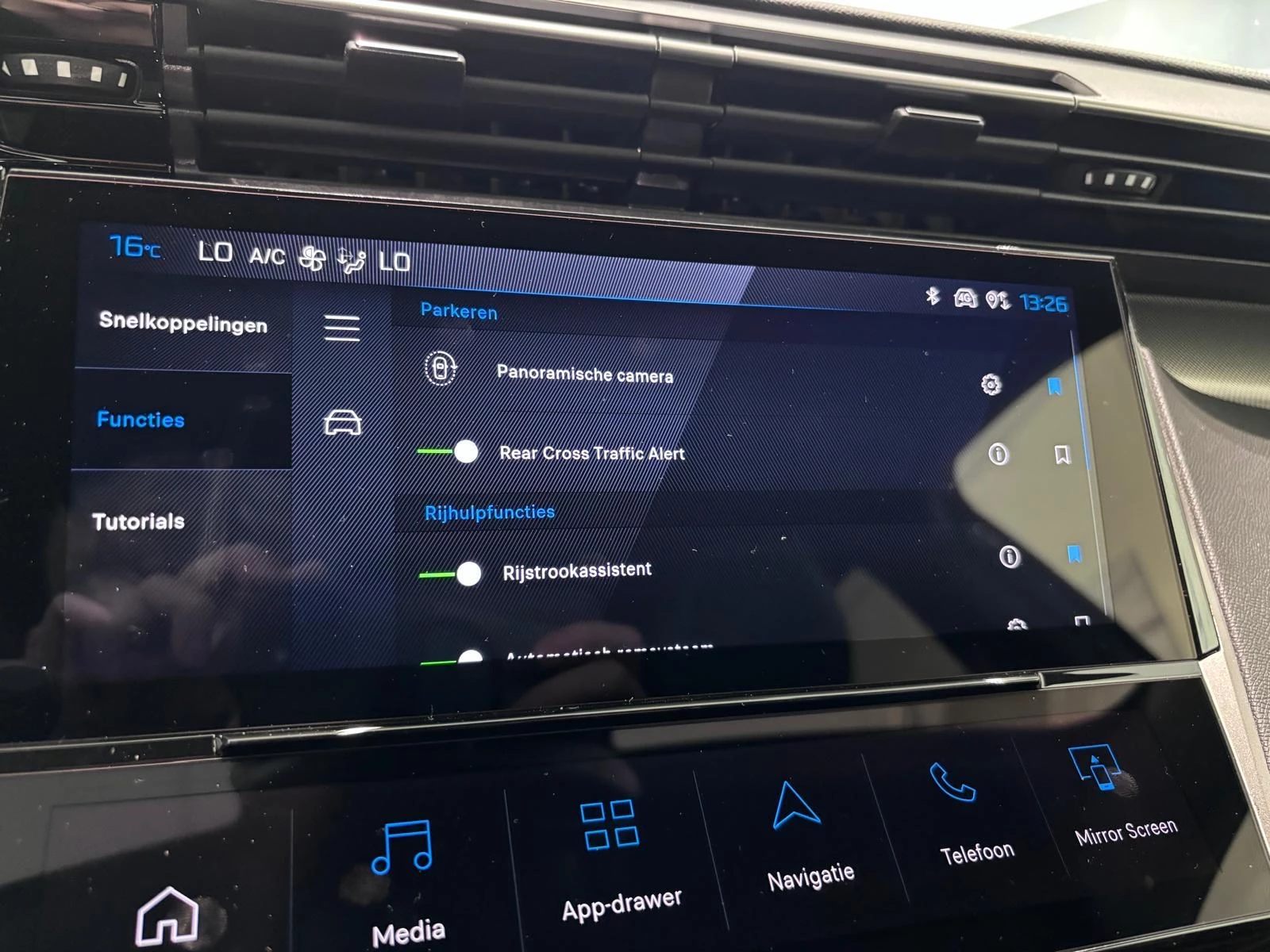 Peugeot-308-image-25