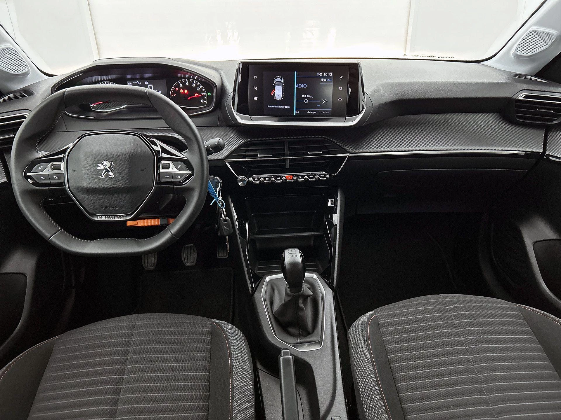 Peugeot-208-image-19