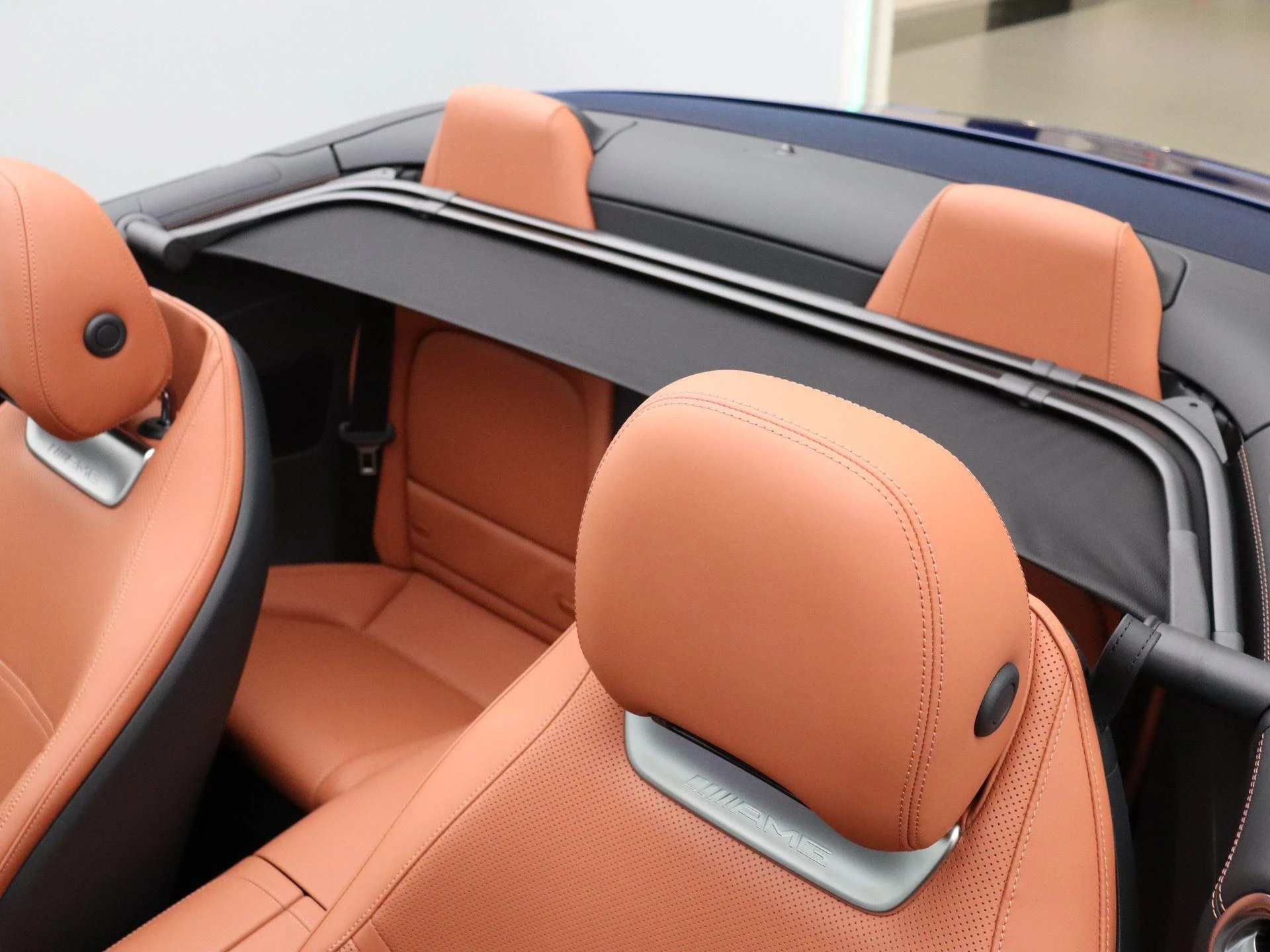 Mercedes-Benz-SL-image-22