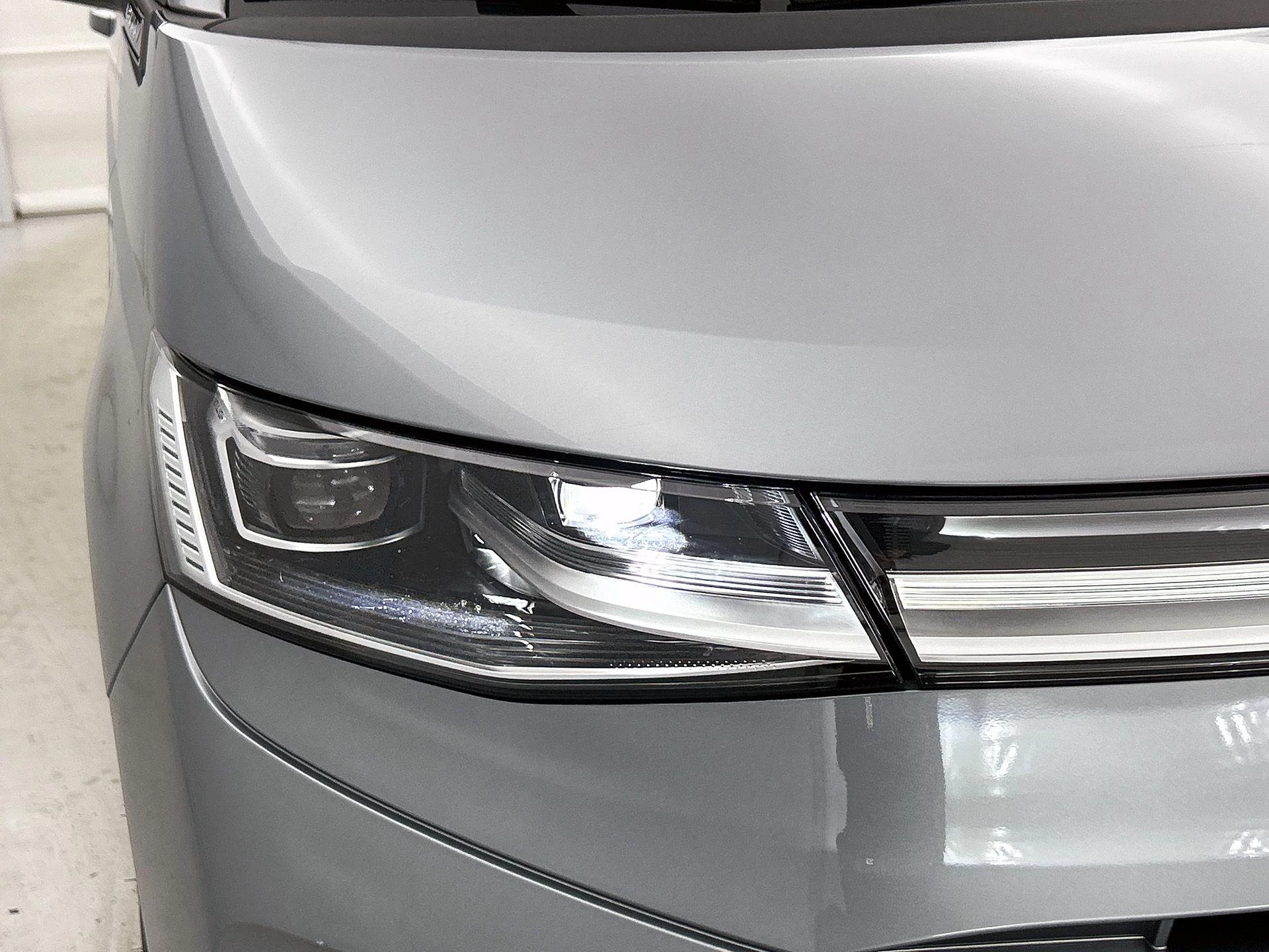 Volkswagen-Multivan-image-13