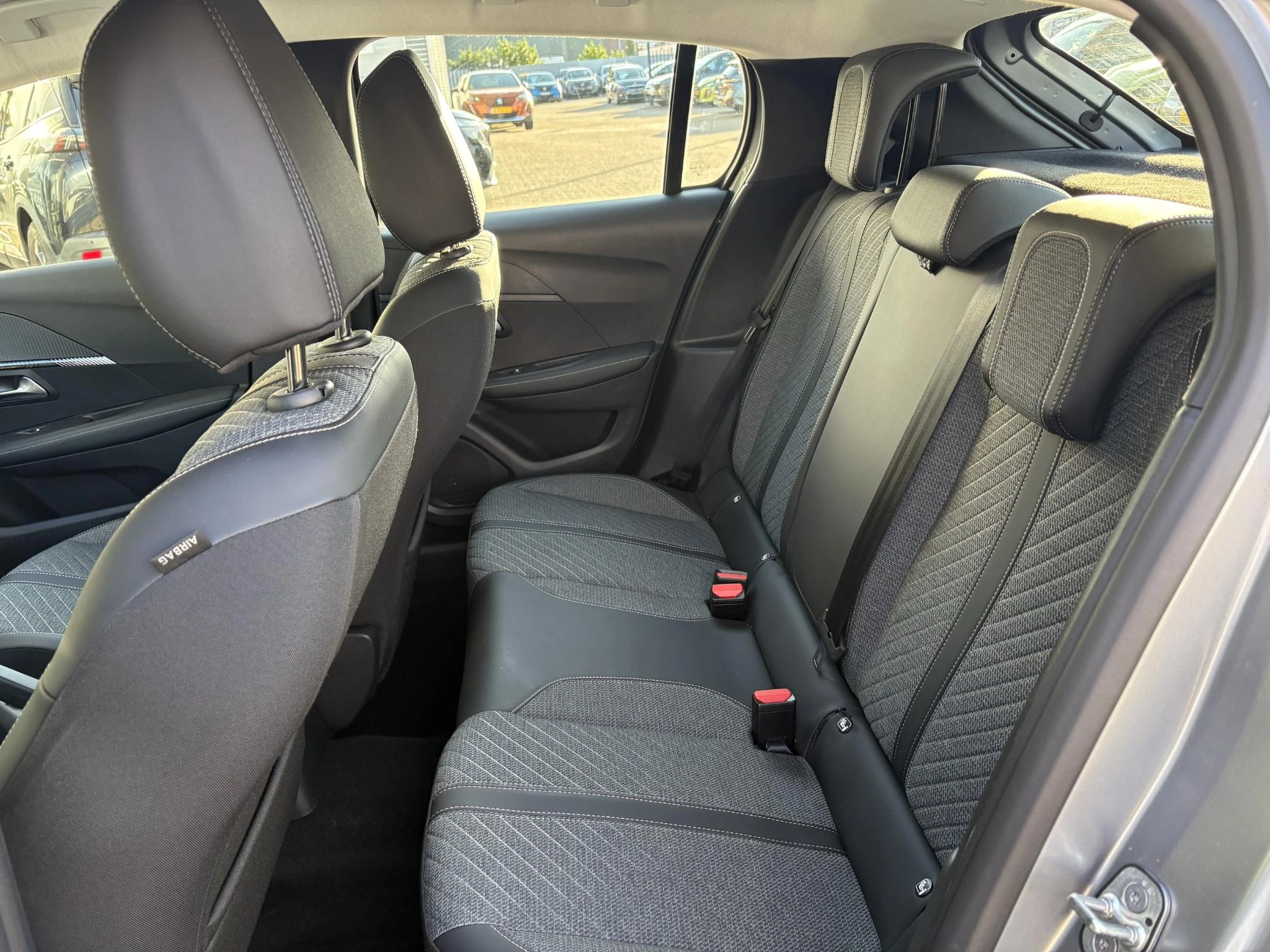 Peugeot-208-image-17