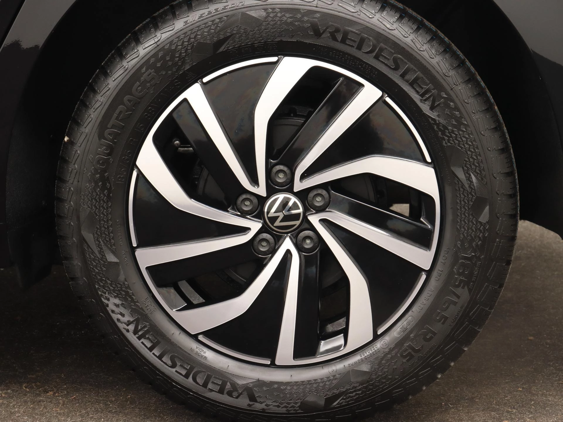 Volkswagen-Polo-image-5