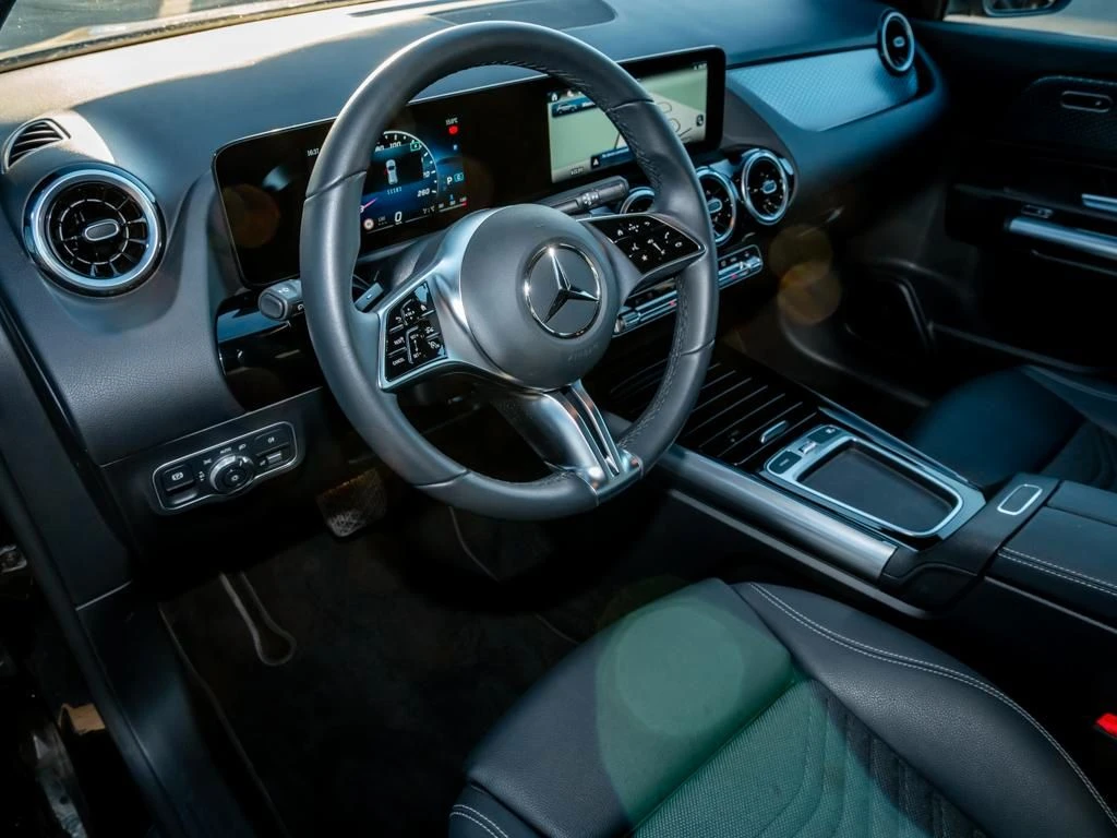 Mercedes-Benz-GLA 200 d-image-8