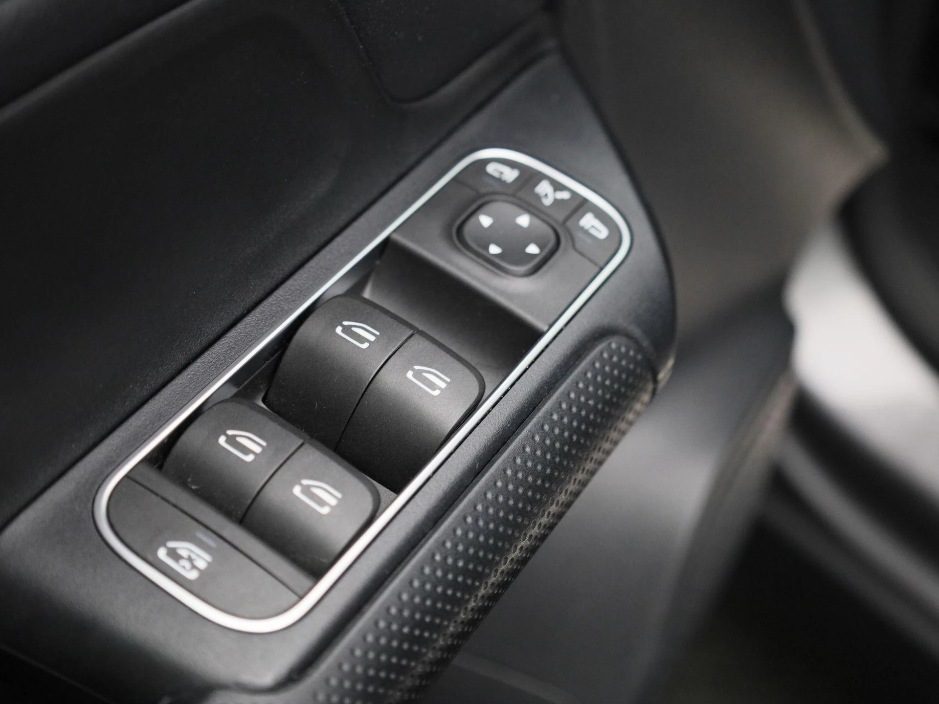 Mercedes-Benz-GLA-image-29
