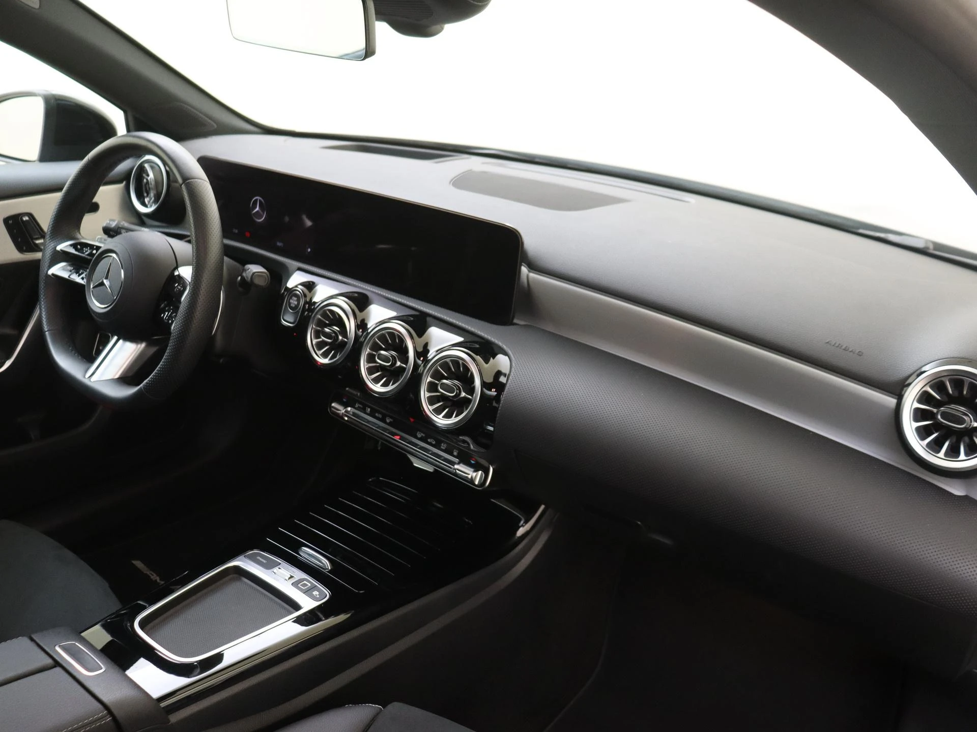 Mercedes-Benz-A-Klasse-image-4